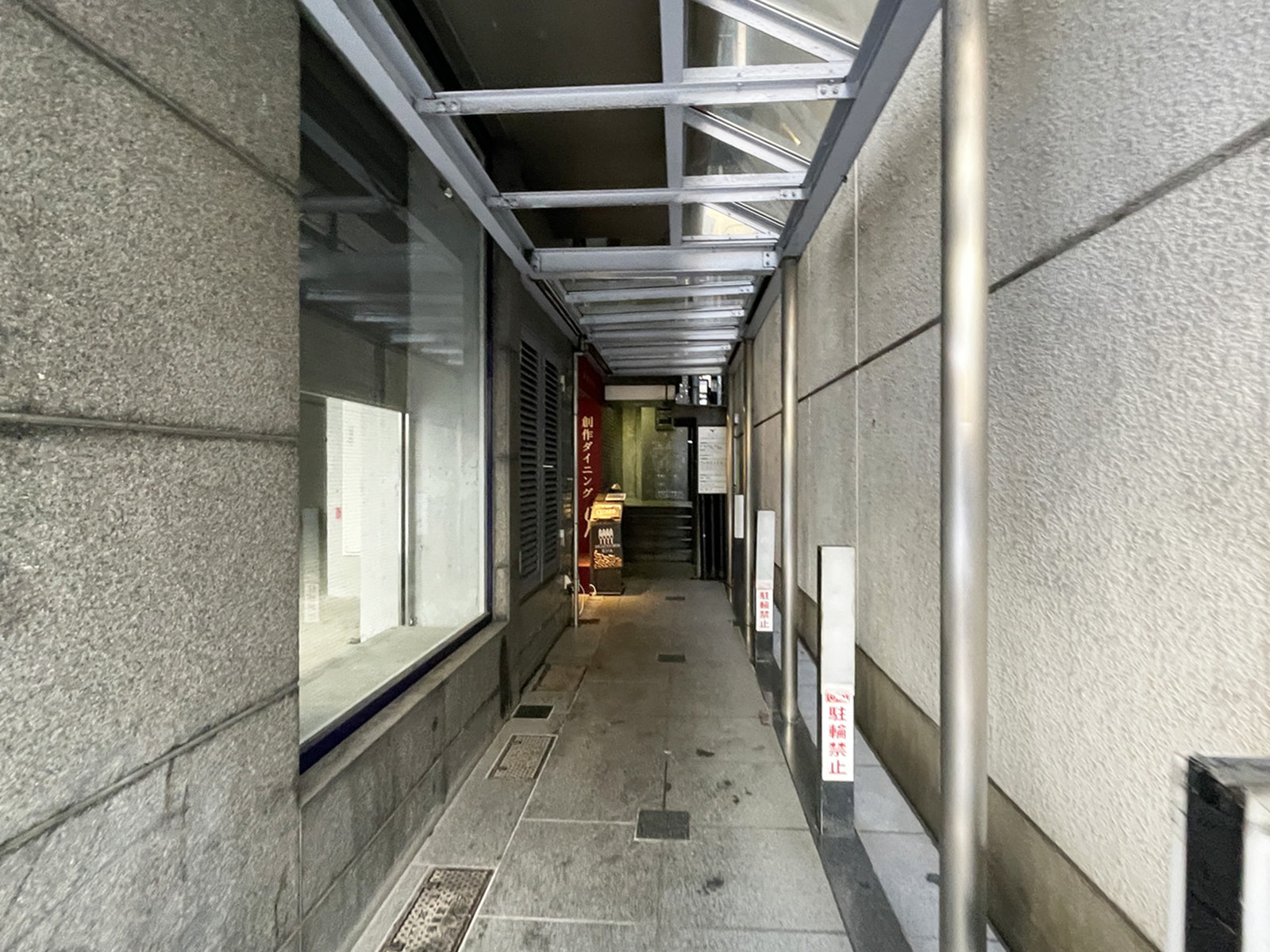 オフィスビル出入口