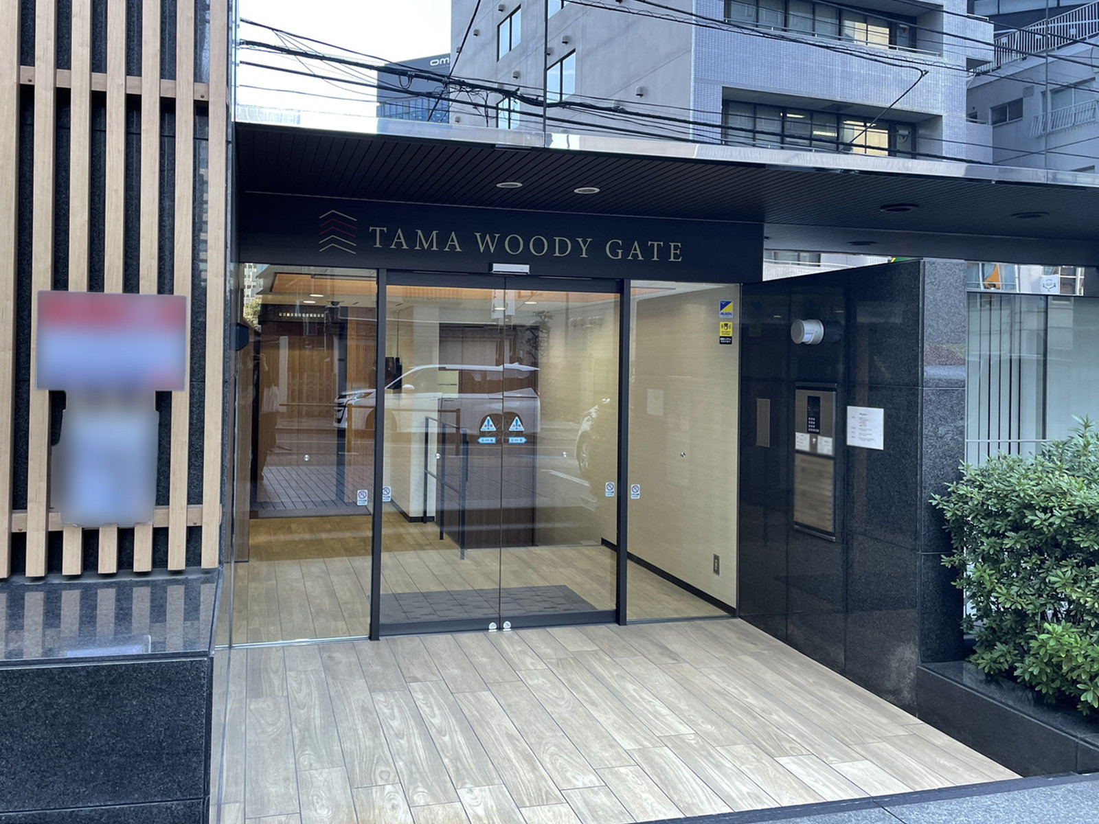 オフィスビル出入口