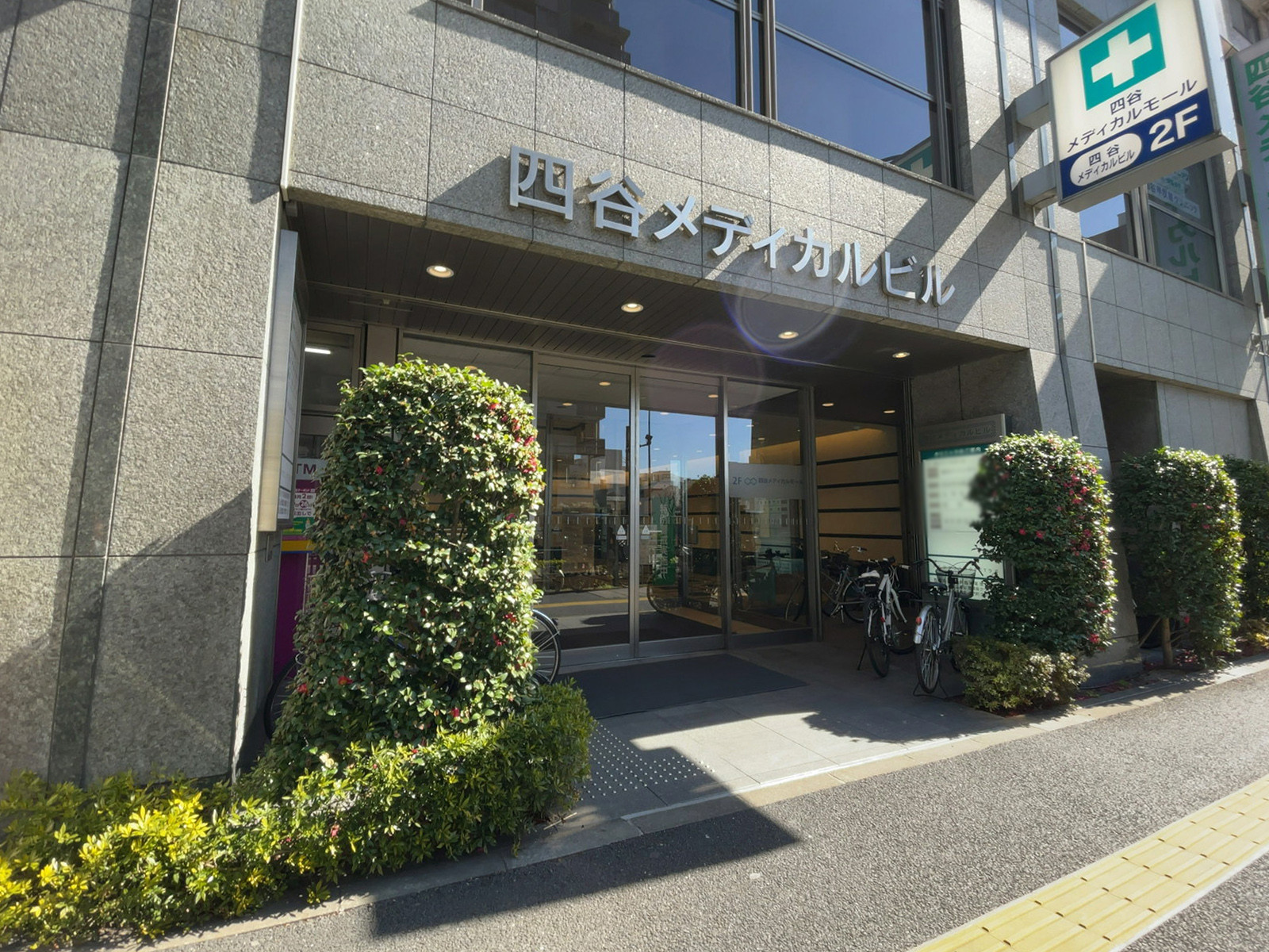 オフィスビル出入口