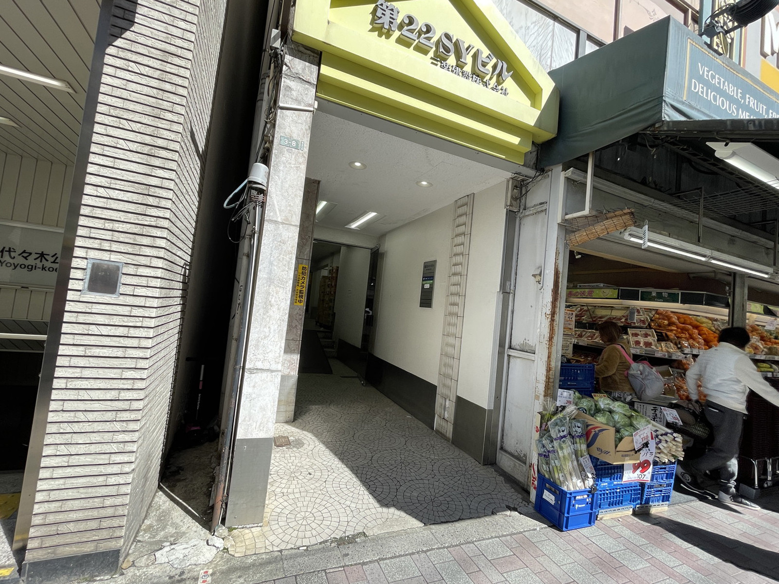 オフィスビル出入口