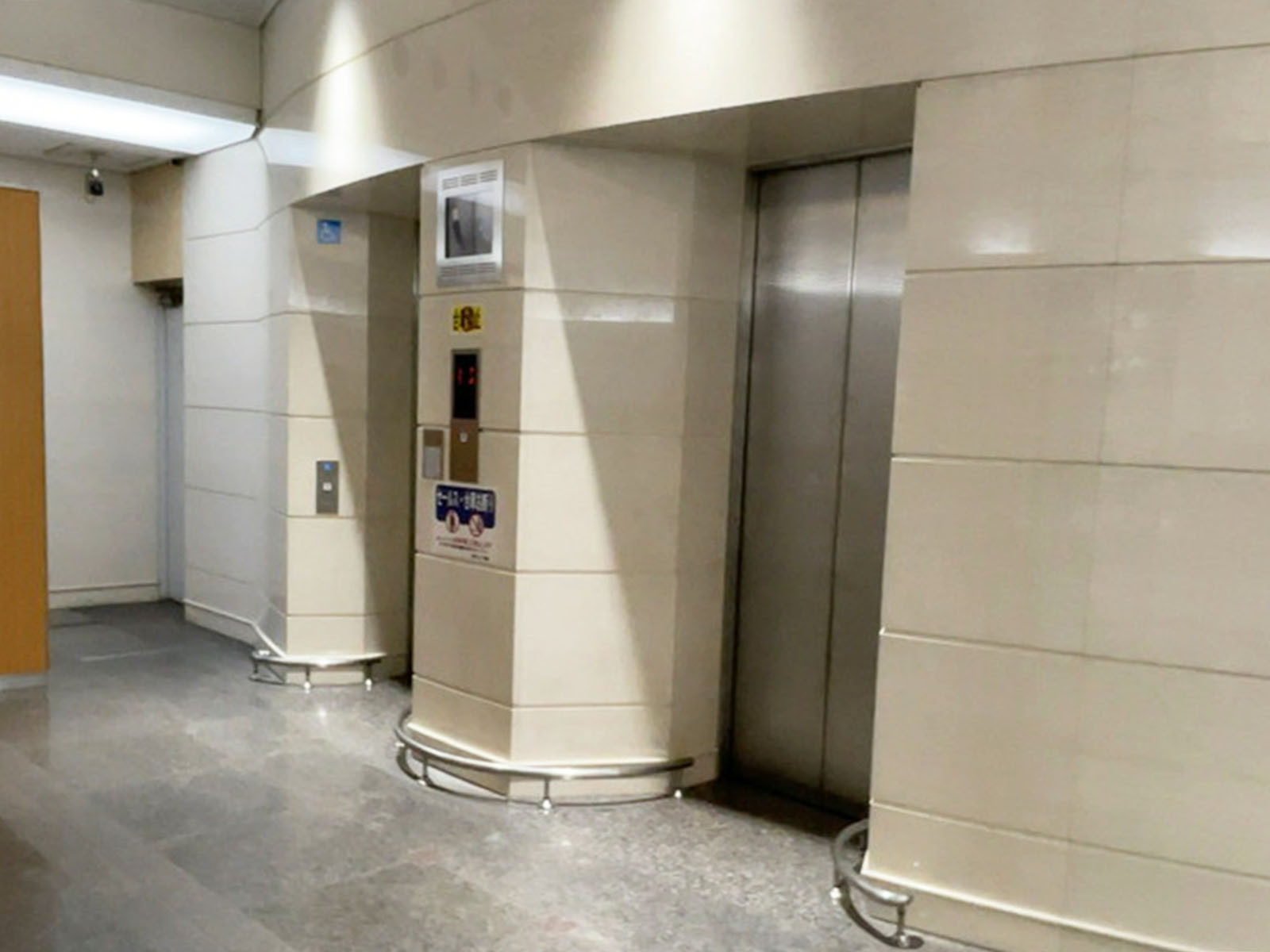 エレベーター(2基)