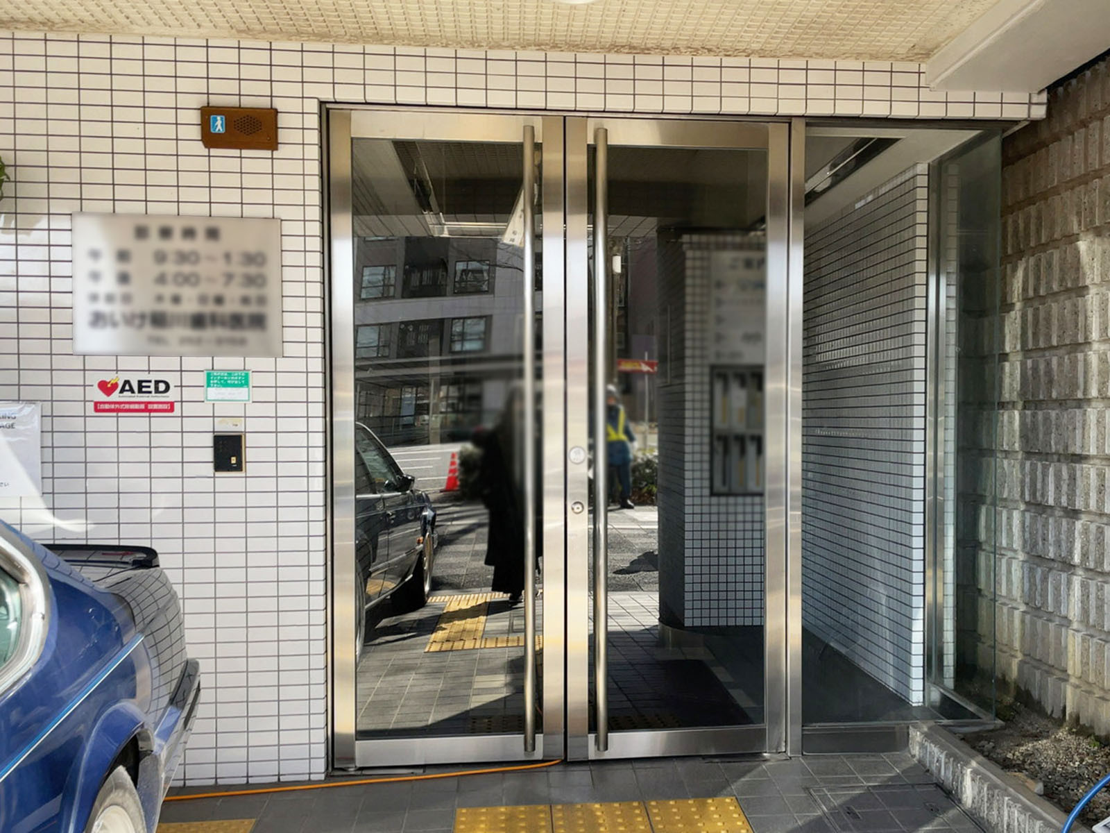 オフィスビル出入口