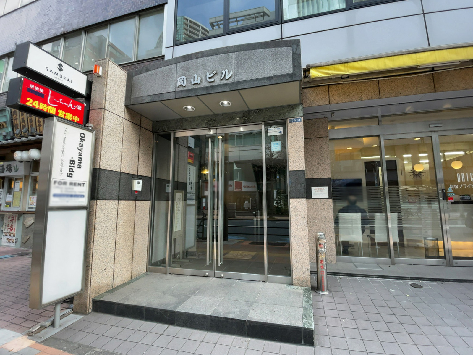 オフィスビル出入口