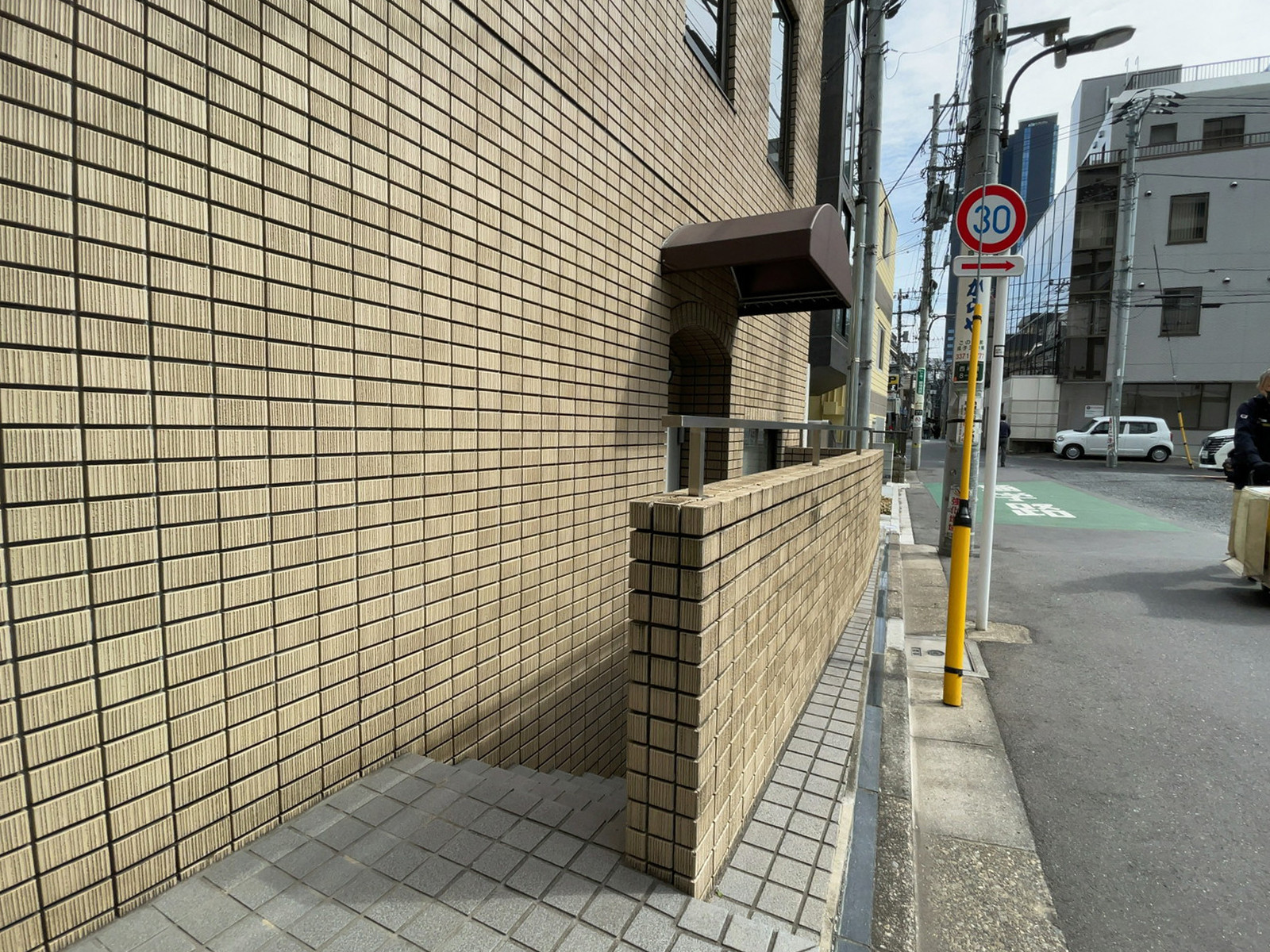 オフィスビル出入口