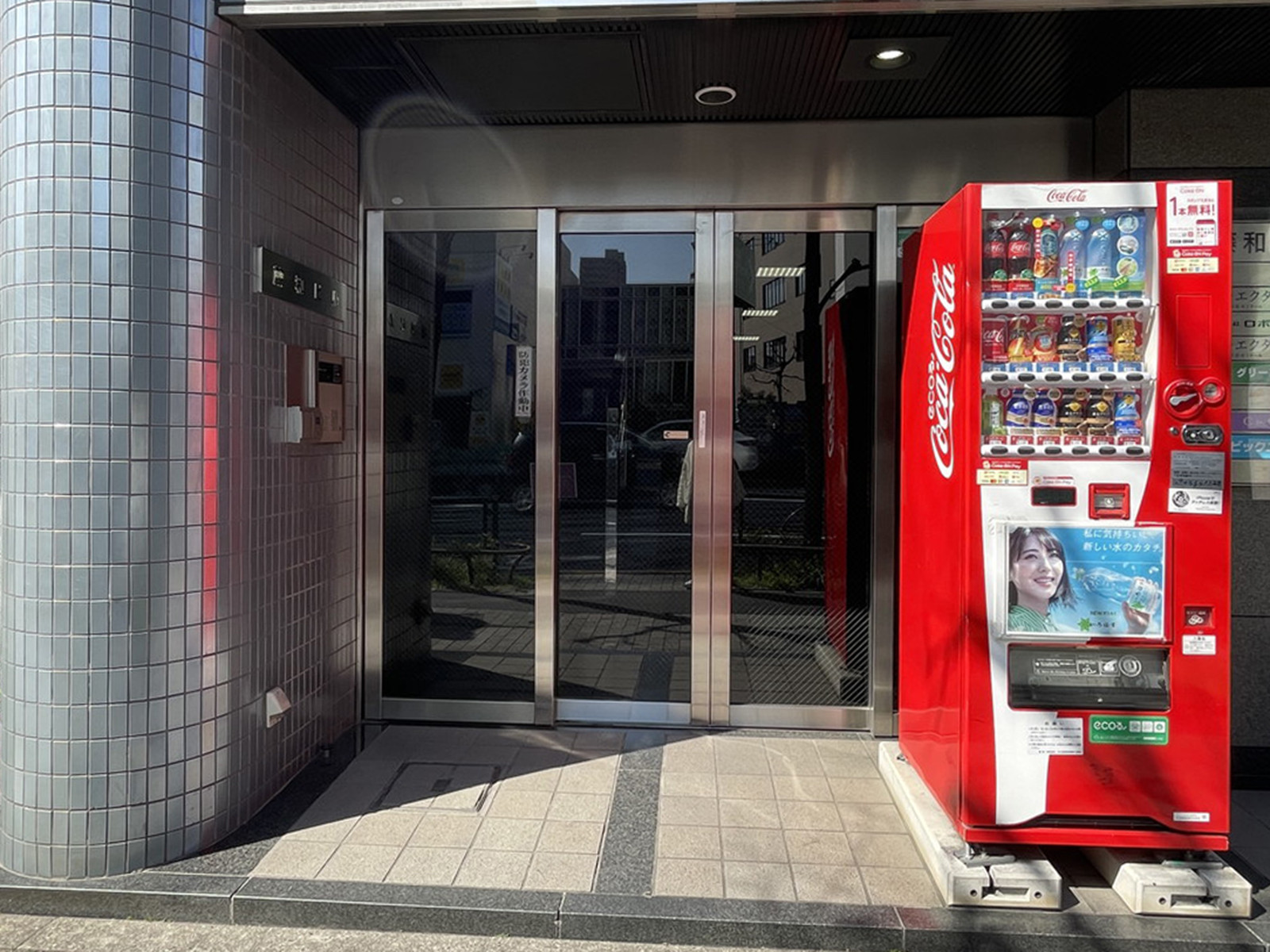 オフィスビル出入口