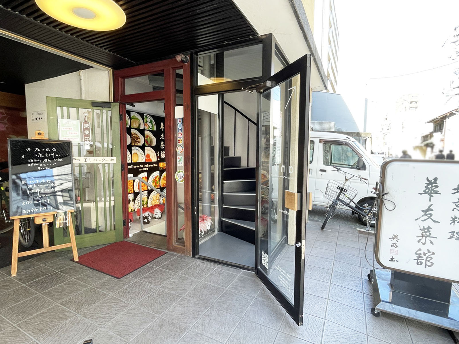 オフィスビル出入口