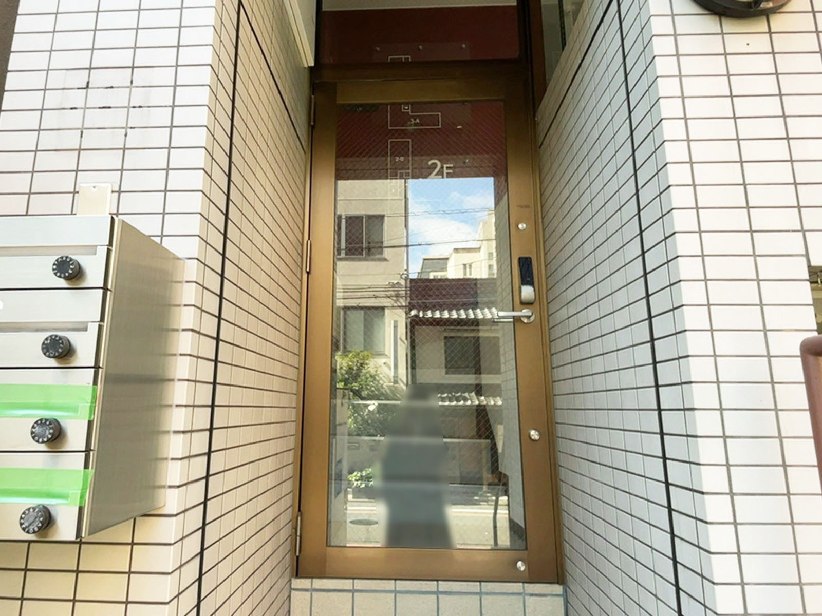 オフィスビル出入口