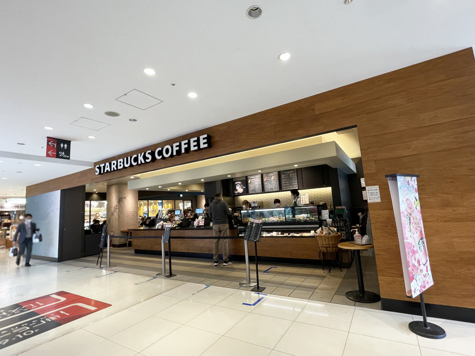 建物内スターバックスコーヒーキュービックプラザ新横浜2階店