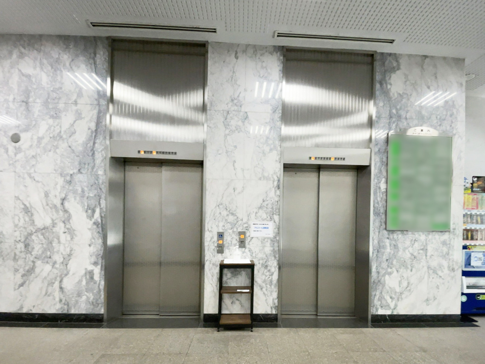 エレベーター(4基)