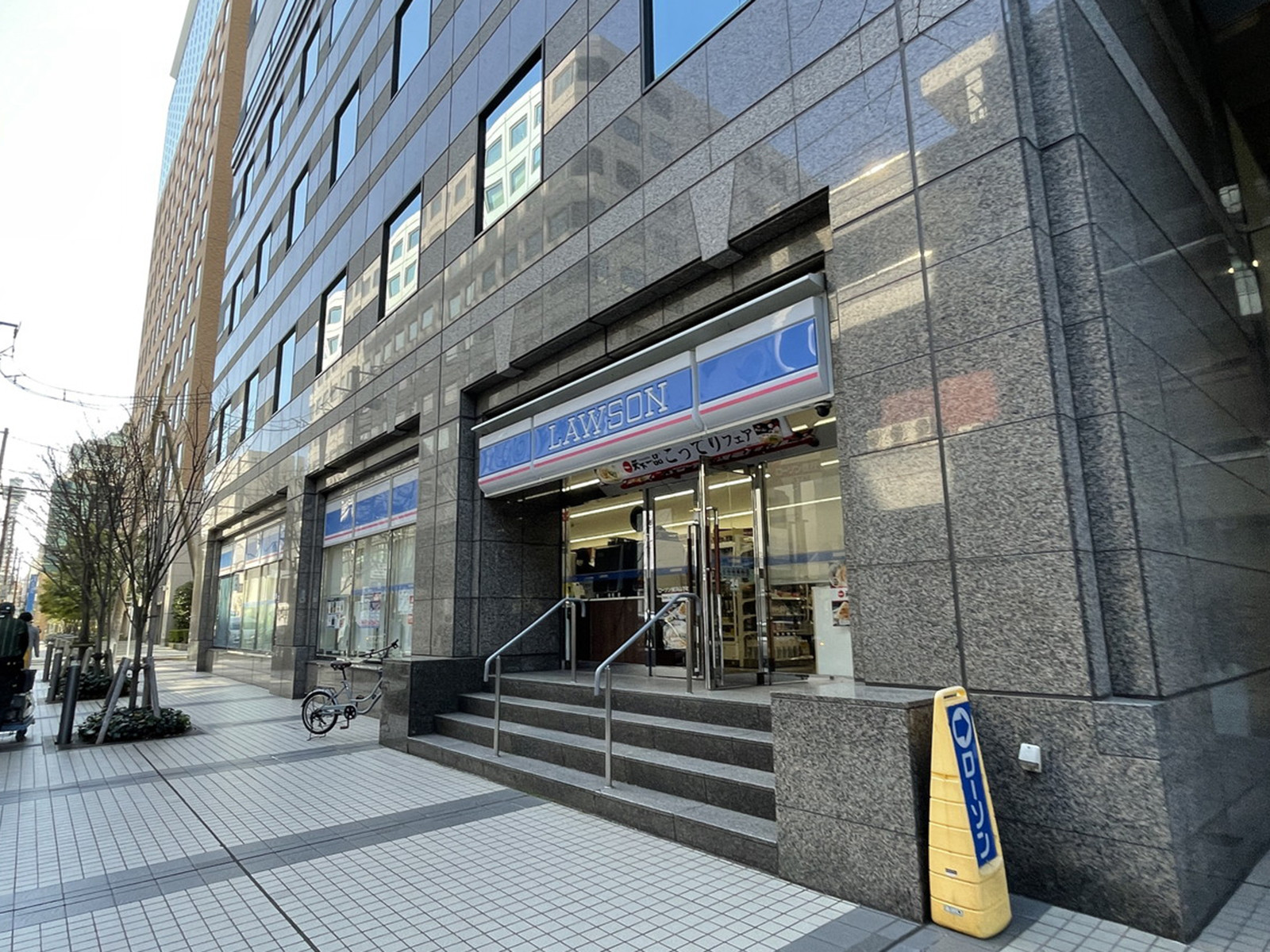 1階のローソン 横浜山下町店