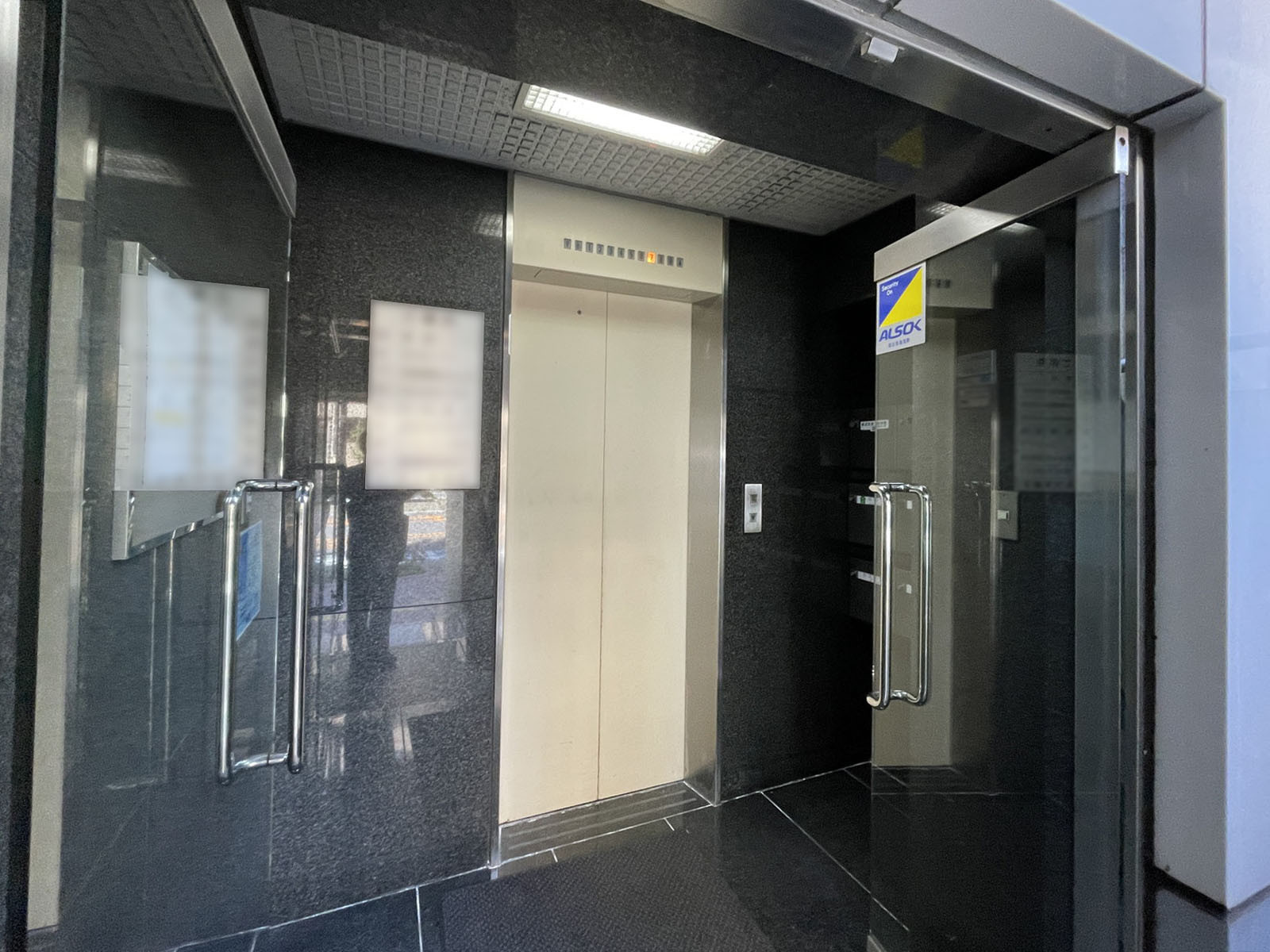 エレベーター(1基)