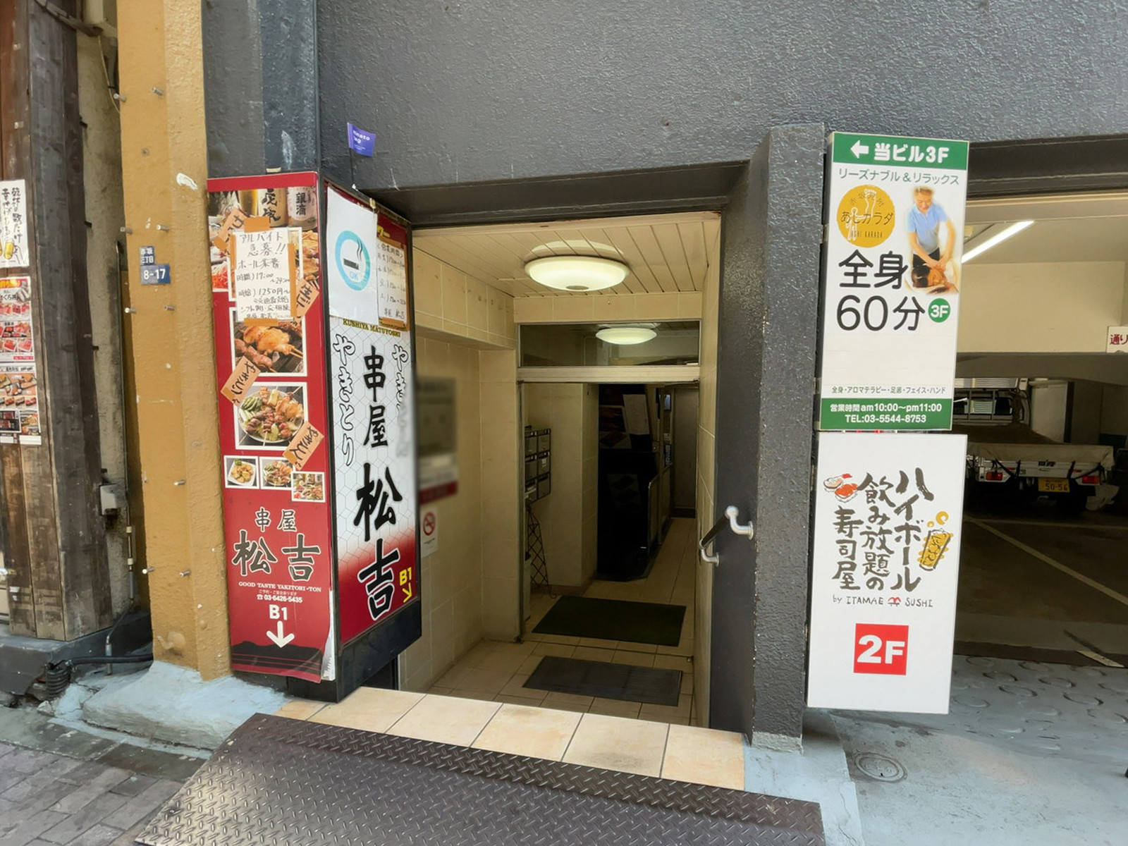 オフィスビル出入口