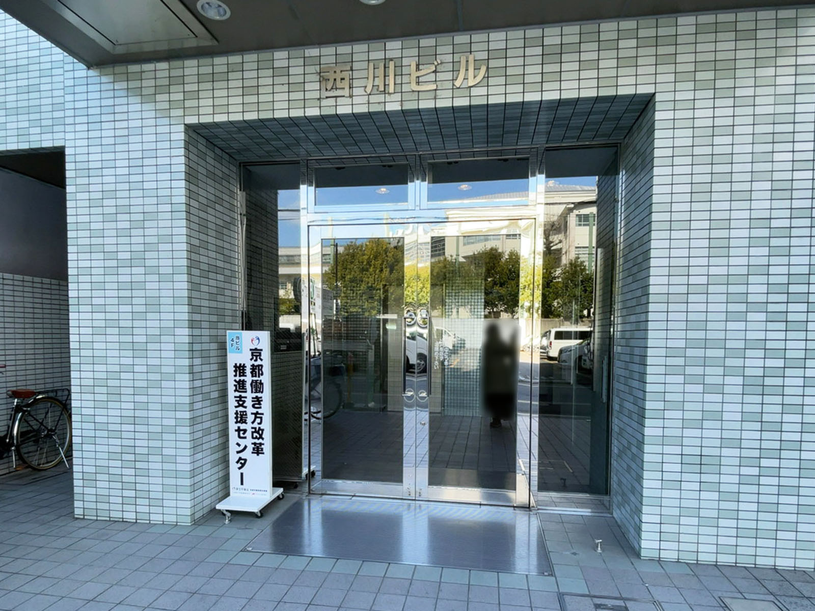 オフィスビル出入口