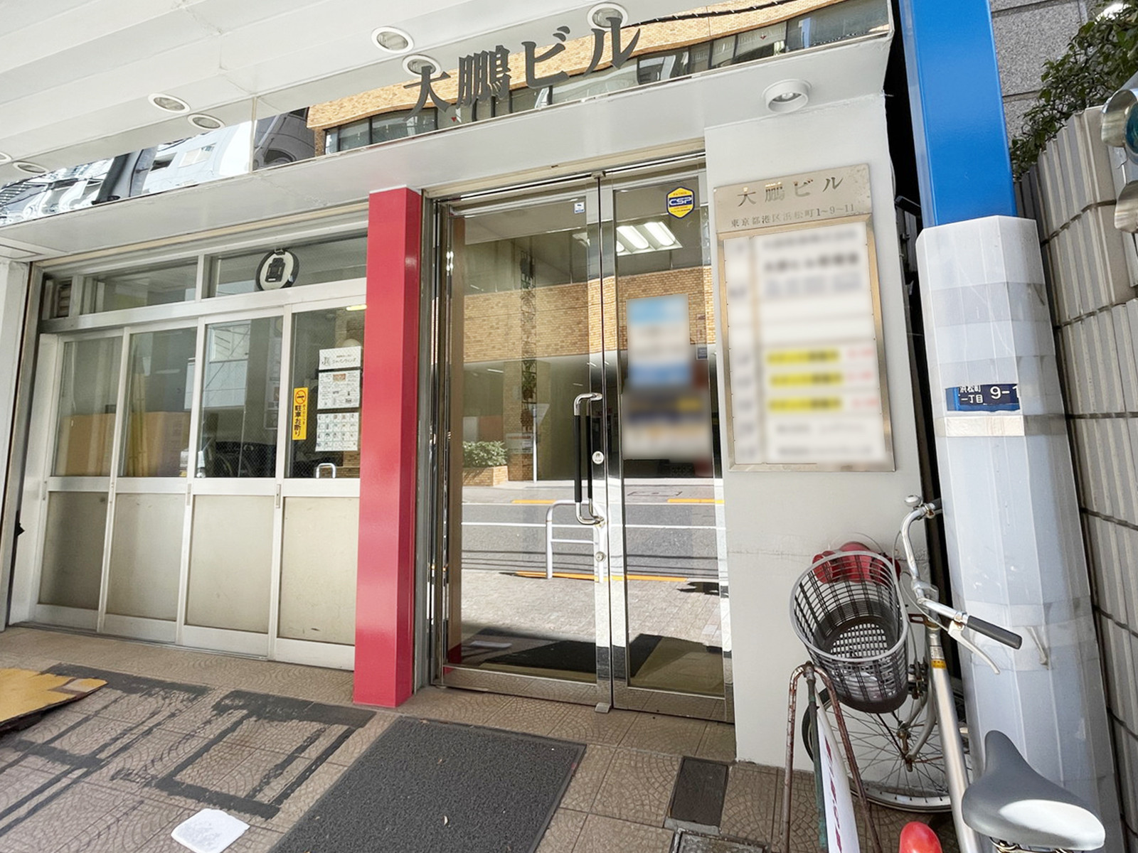 オフィスビル出入口
