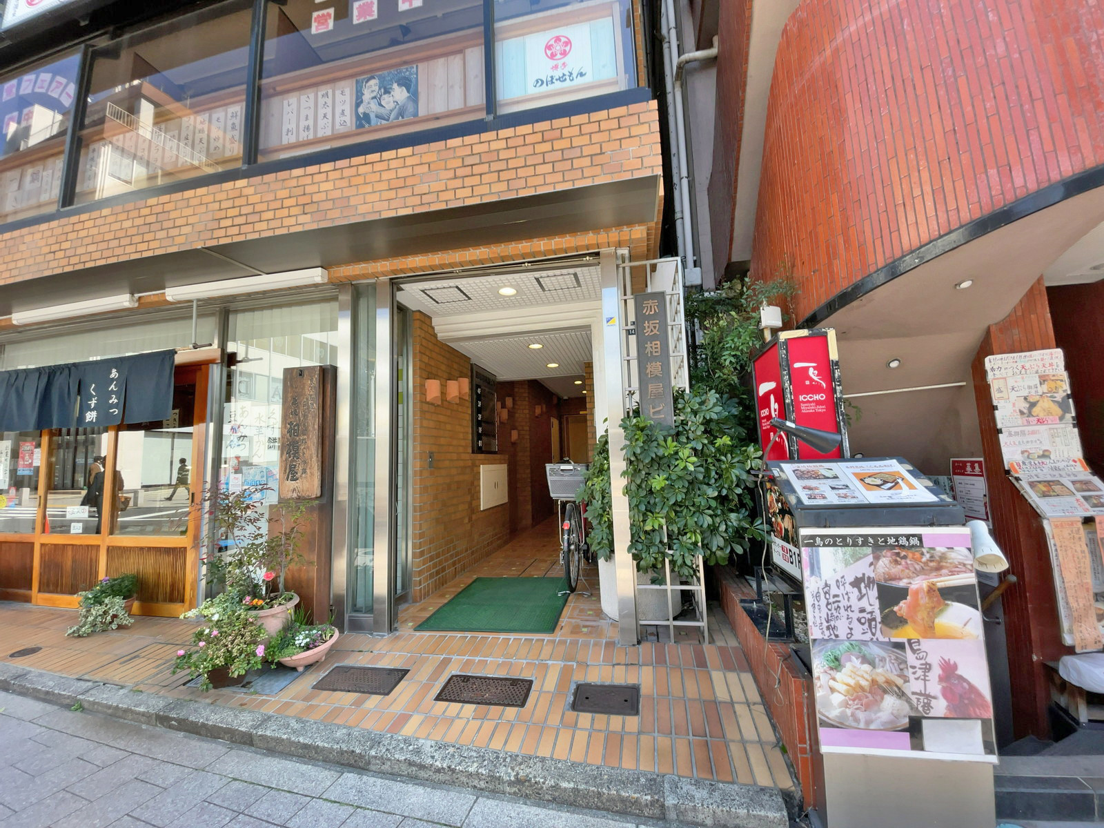 オフィスビル出入口