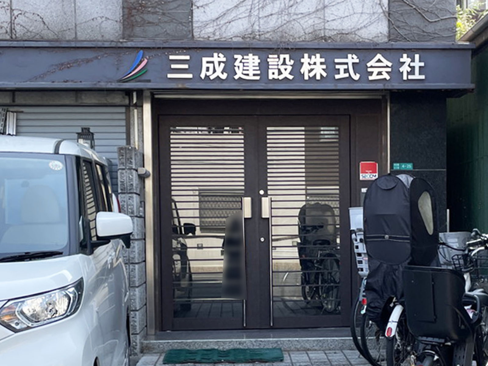 オフィスビル出入口