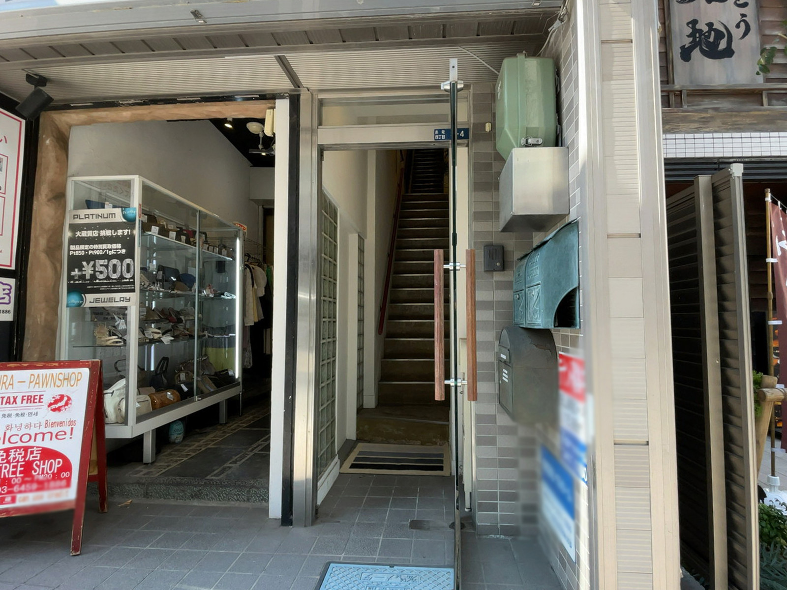 オフィスビル出入口