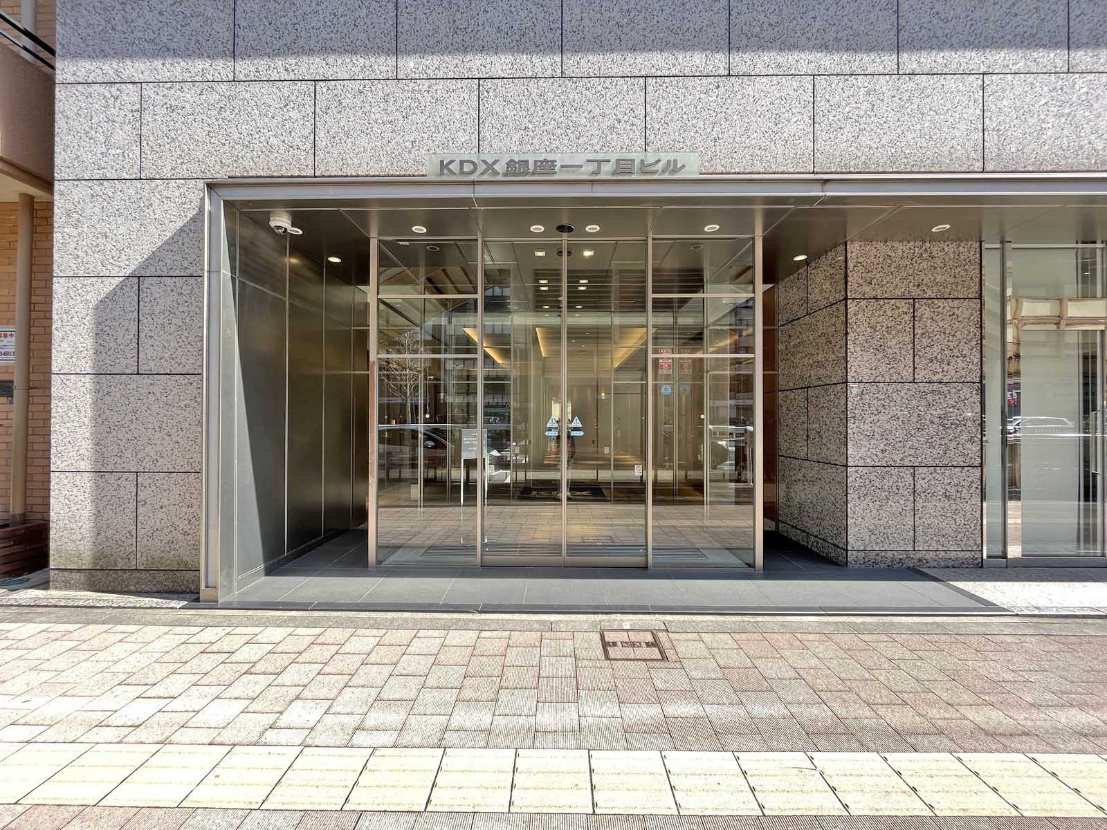 オフィスビル出入口