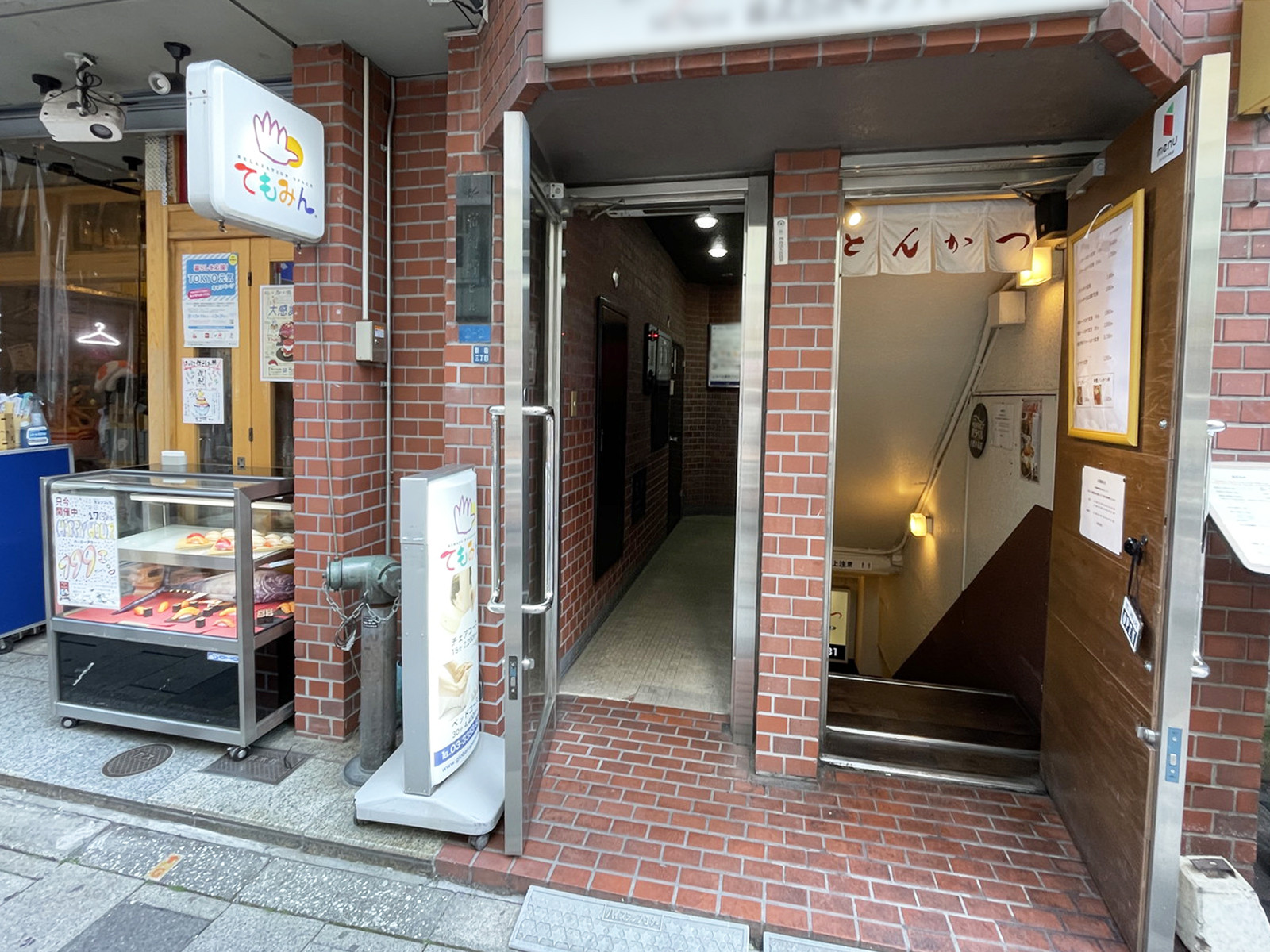 オフィスビル出入口