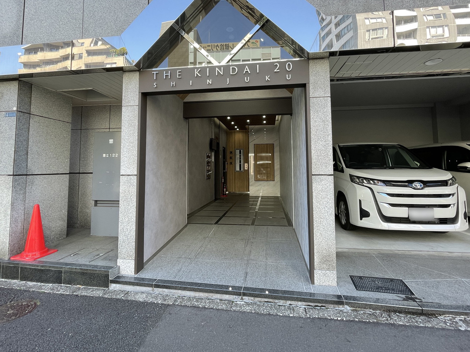 オフィスビル出入口