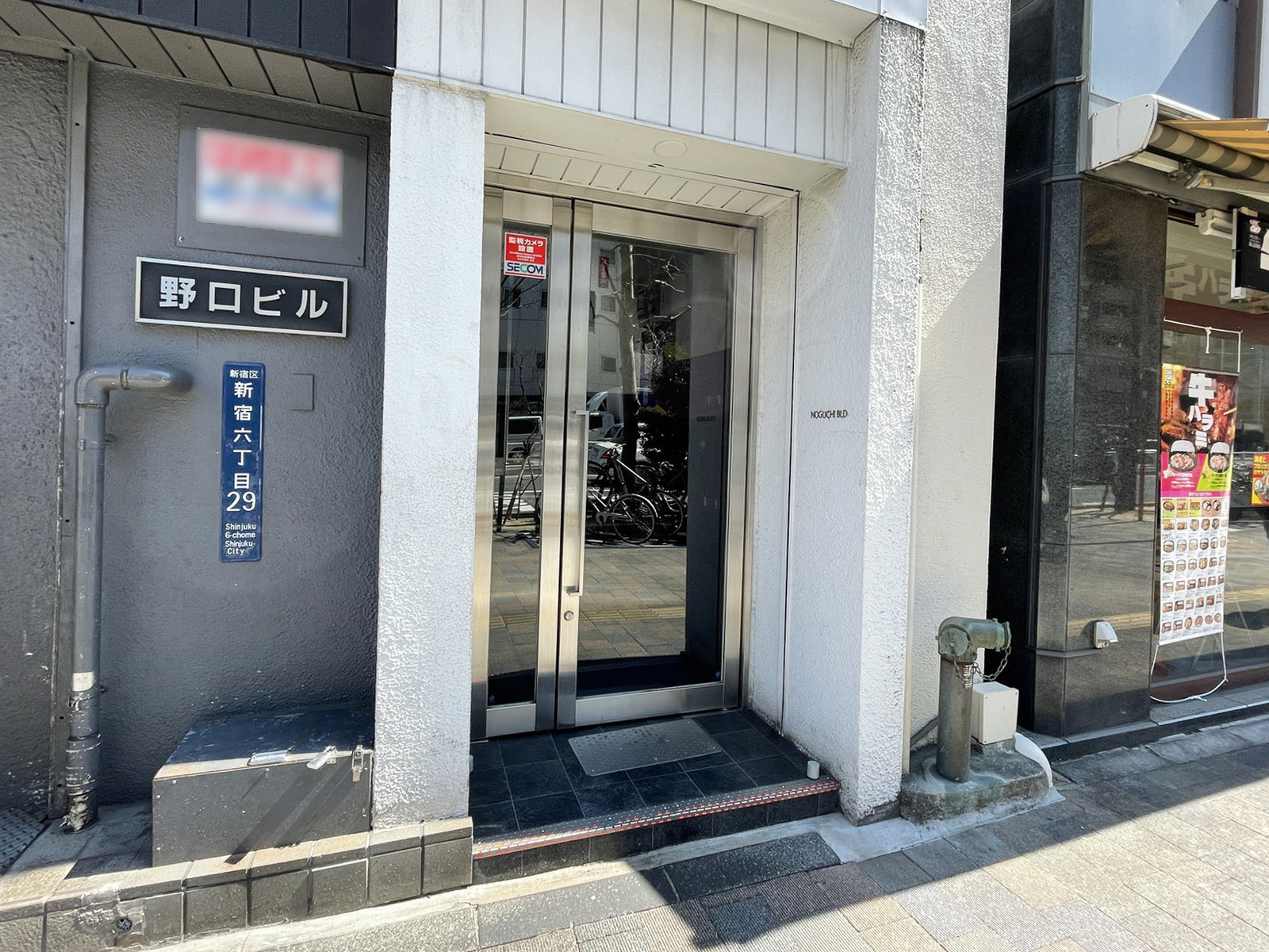 オフィスビル出入口