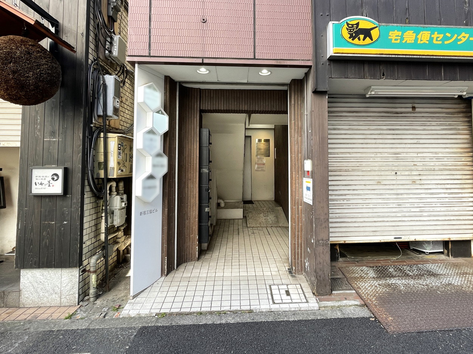オフィスビル出入口