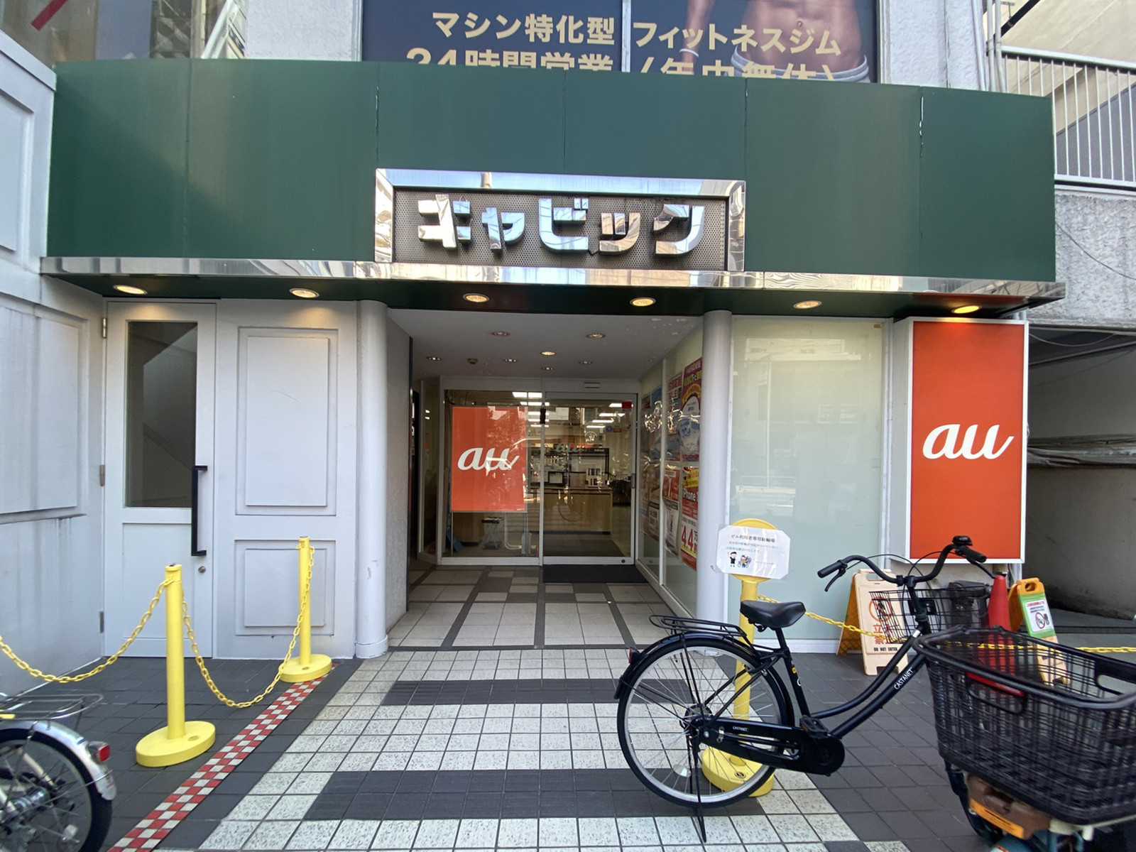 オフィスビル出入口