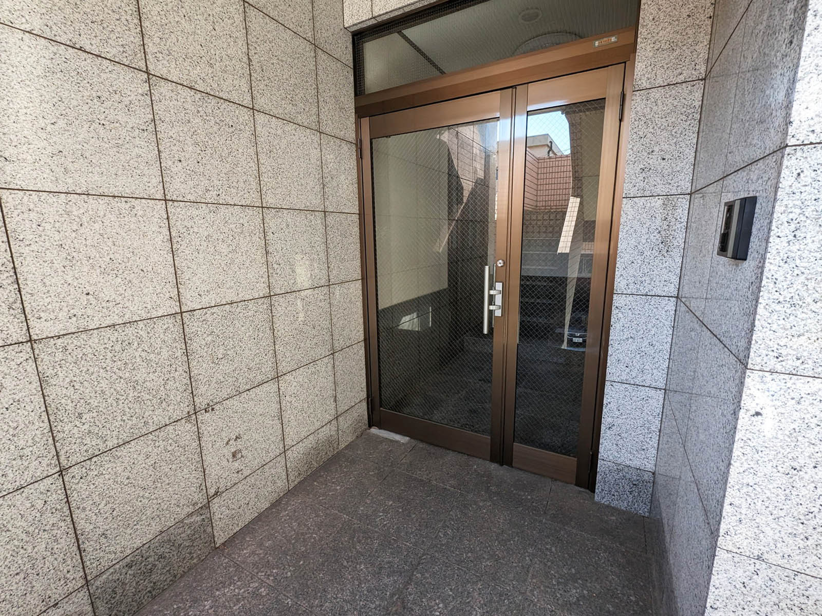 建物出入口