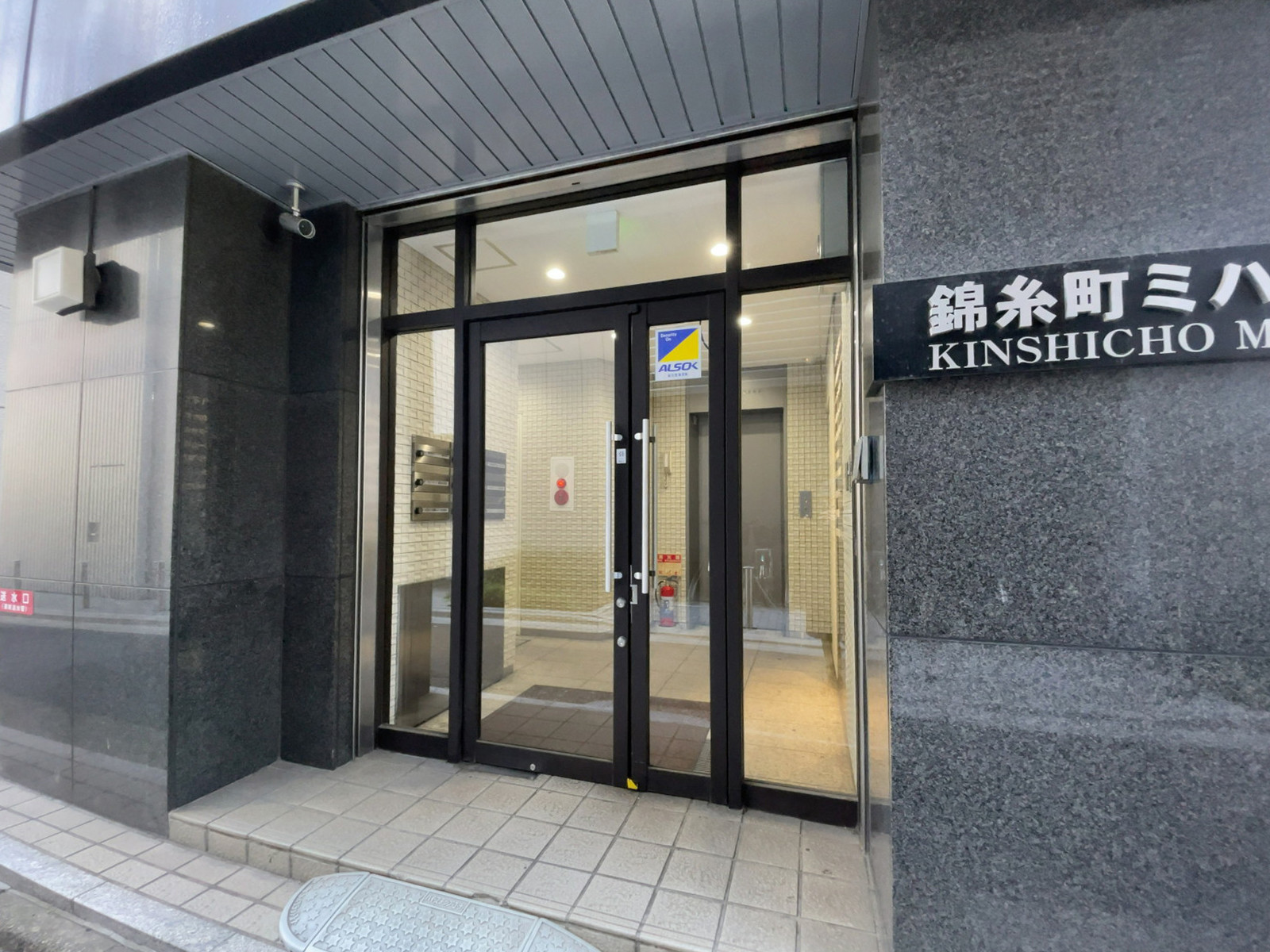 オフィスビル出入口