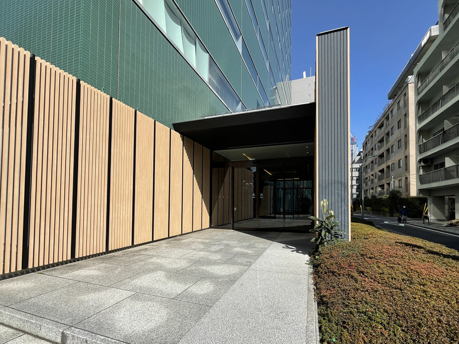オフィスビル出入口