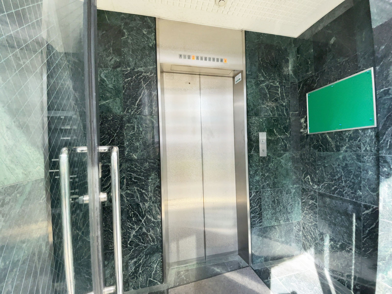 エレベーター(1基)