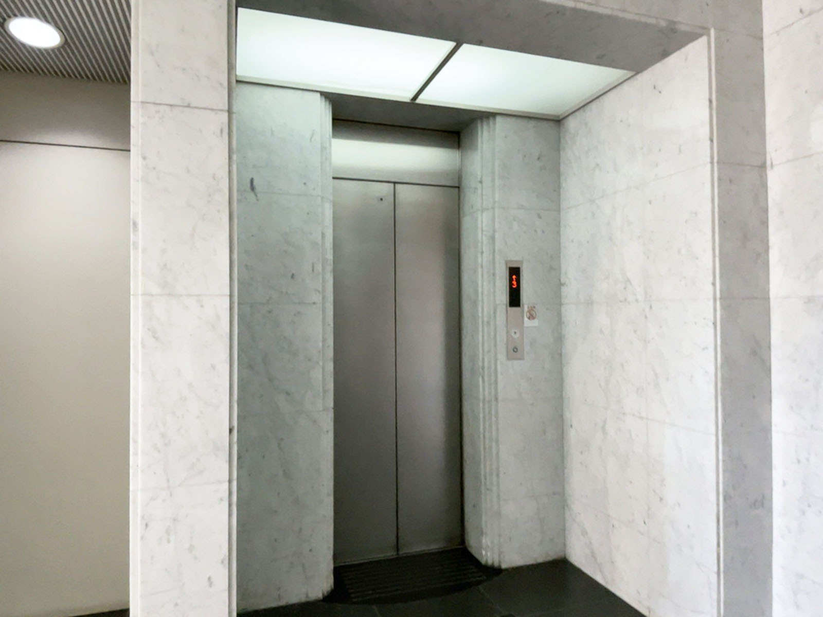 エレベーター(1基)