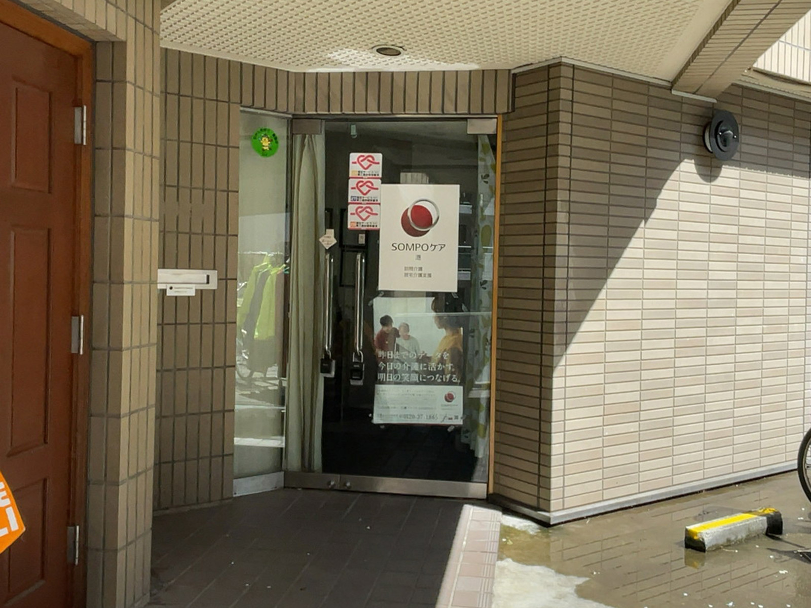 1階のテナント出入り口
