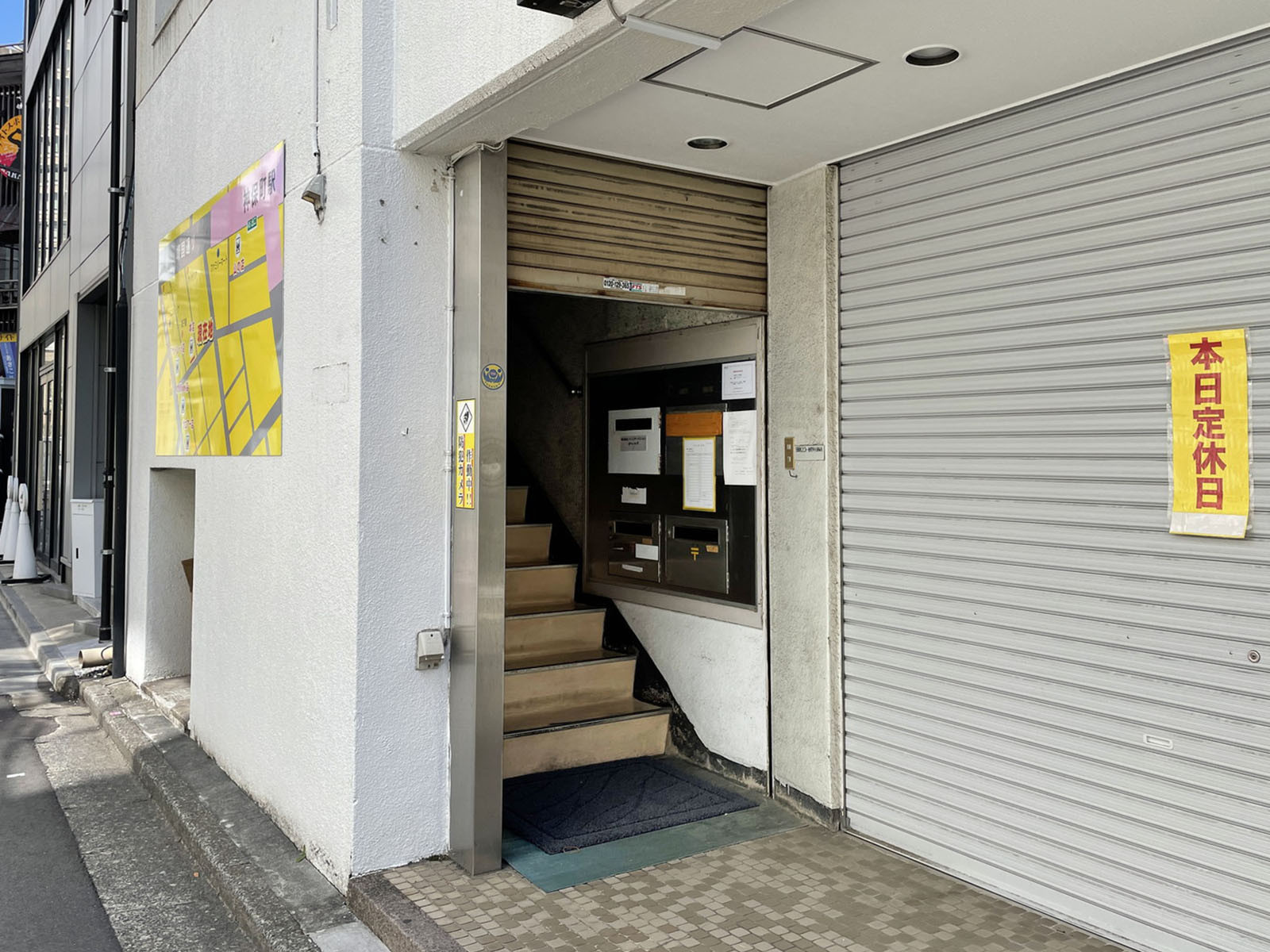 オフィスビル出入口