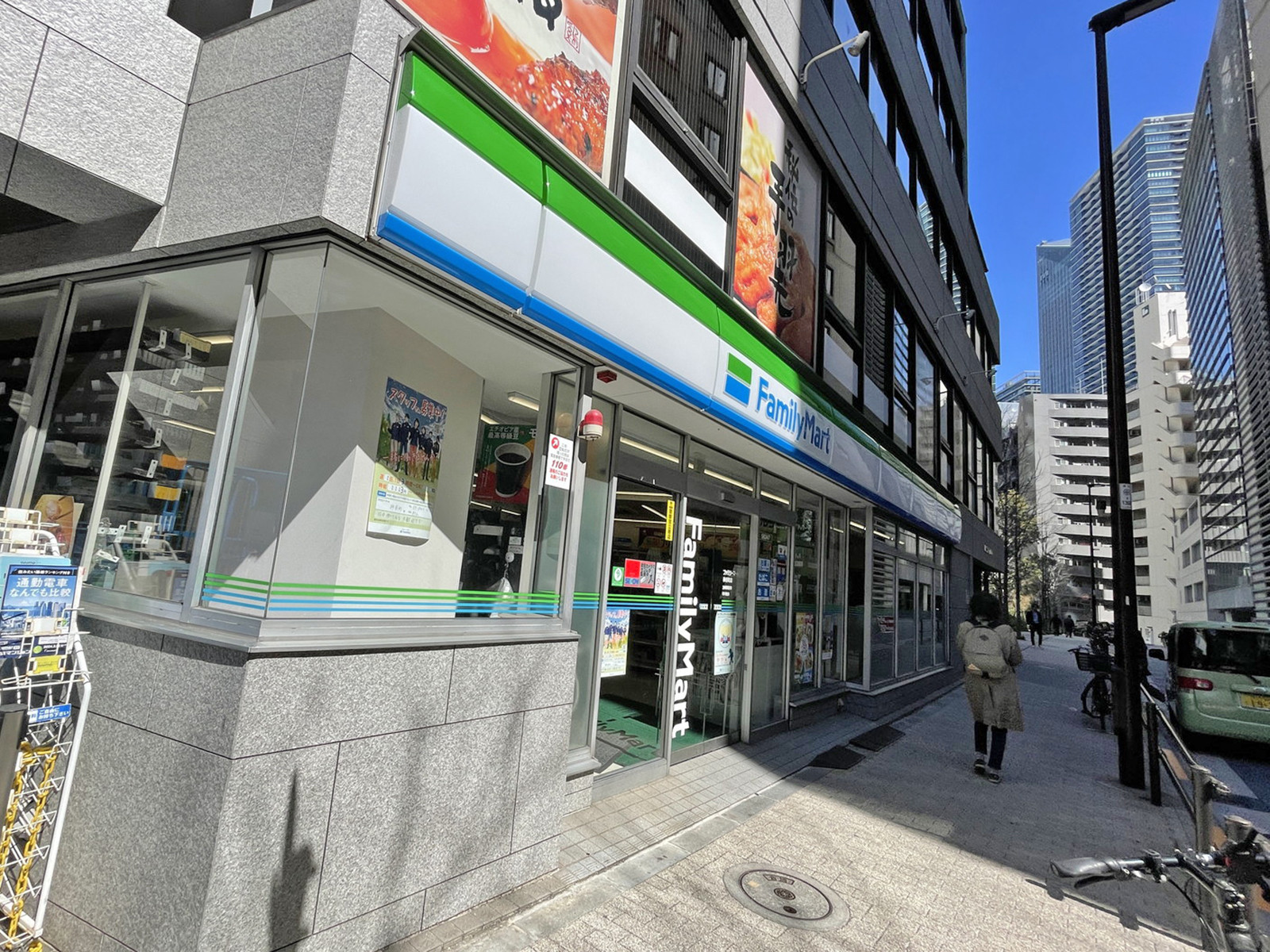 1階のファミリーマート神谷町店