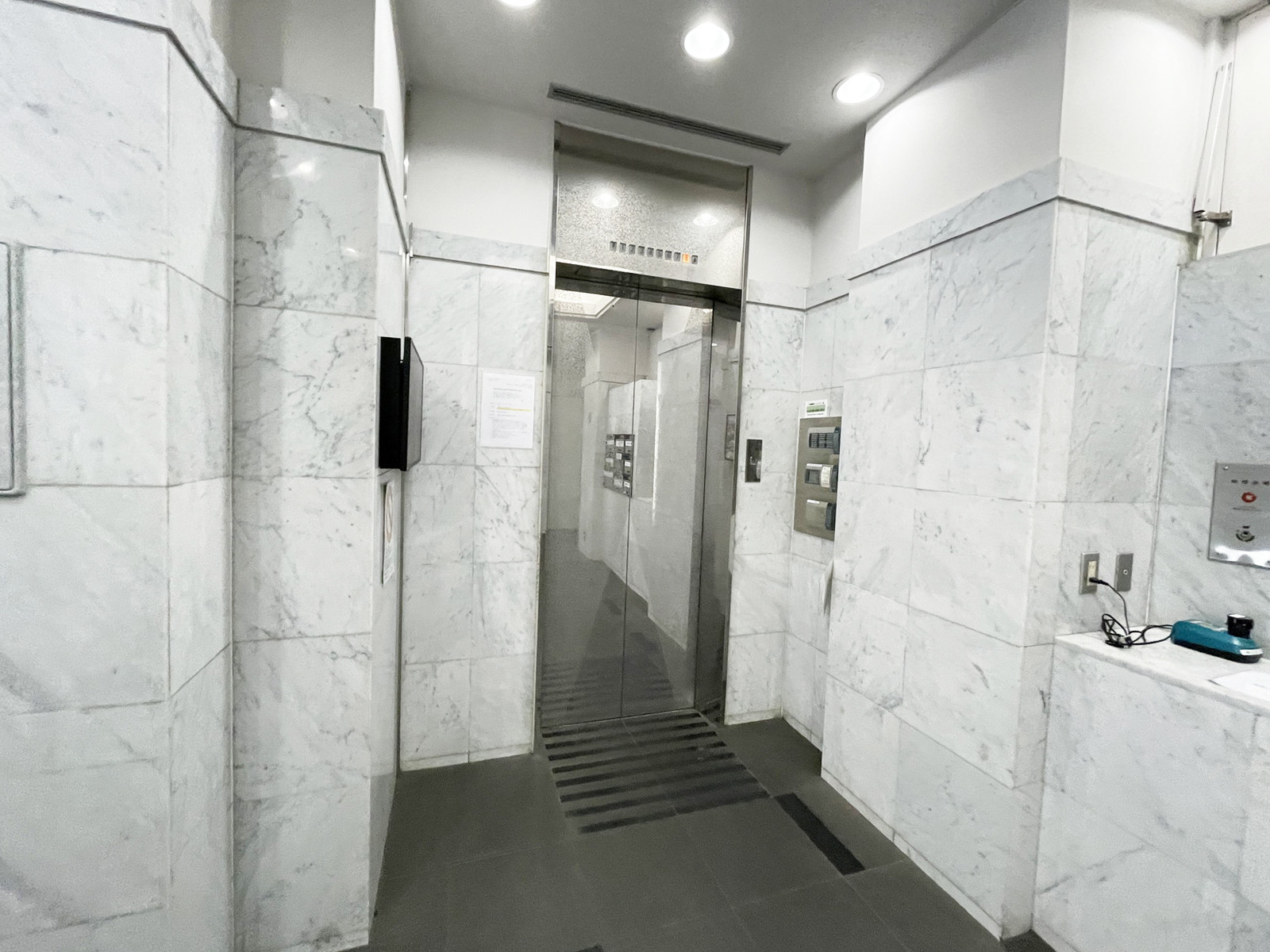 エレベーター(1基)