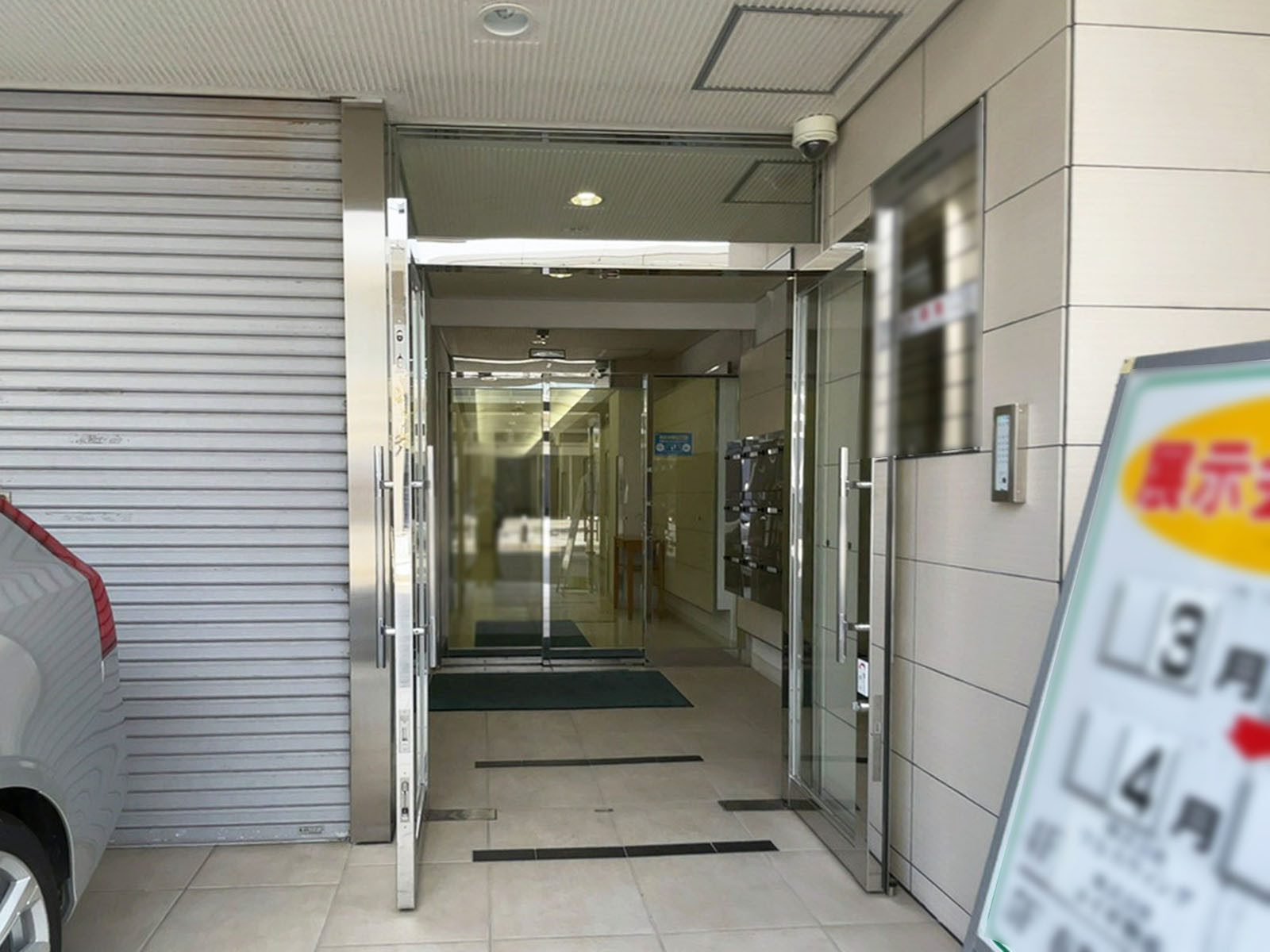 オフィスビル出入口