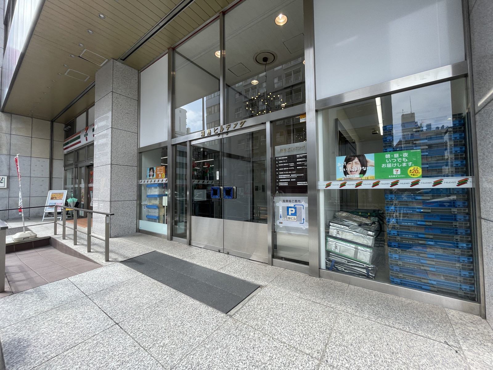 オフィスビル出入口
