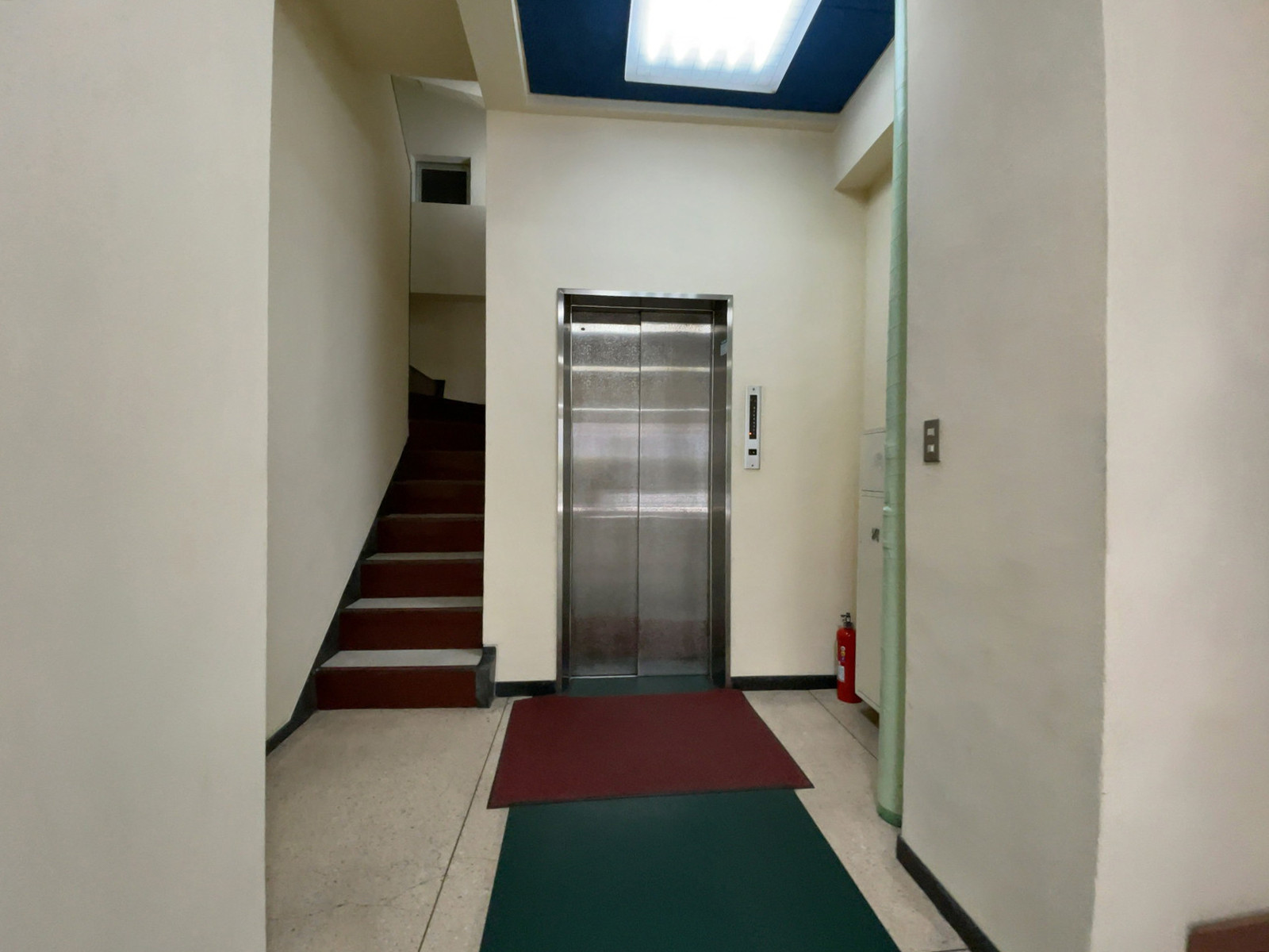 エレベーター(1基)