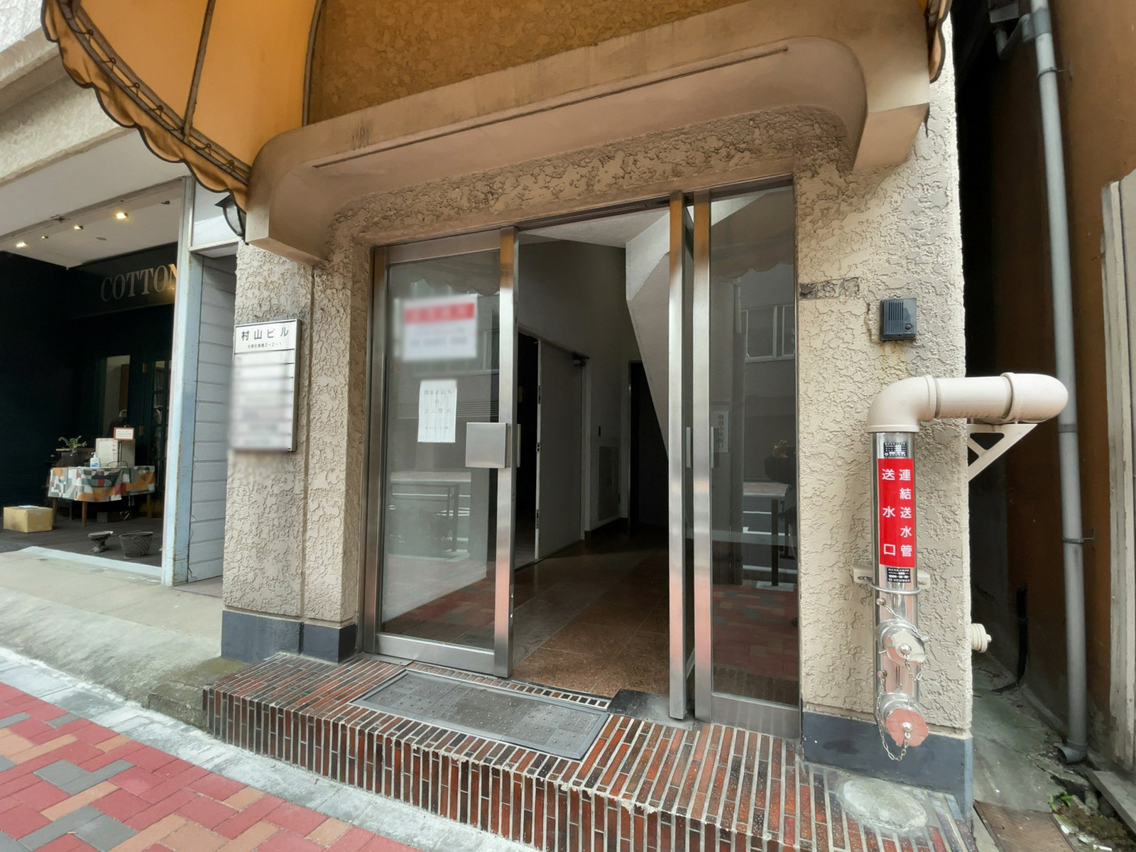オフィスビル出入口