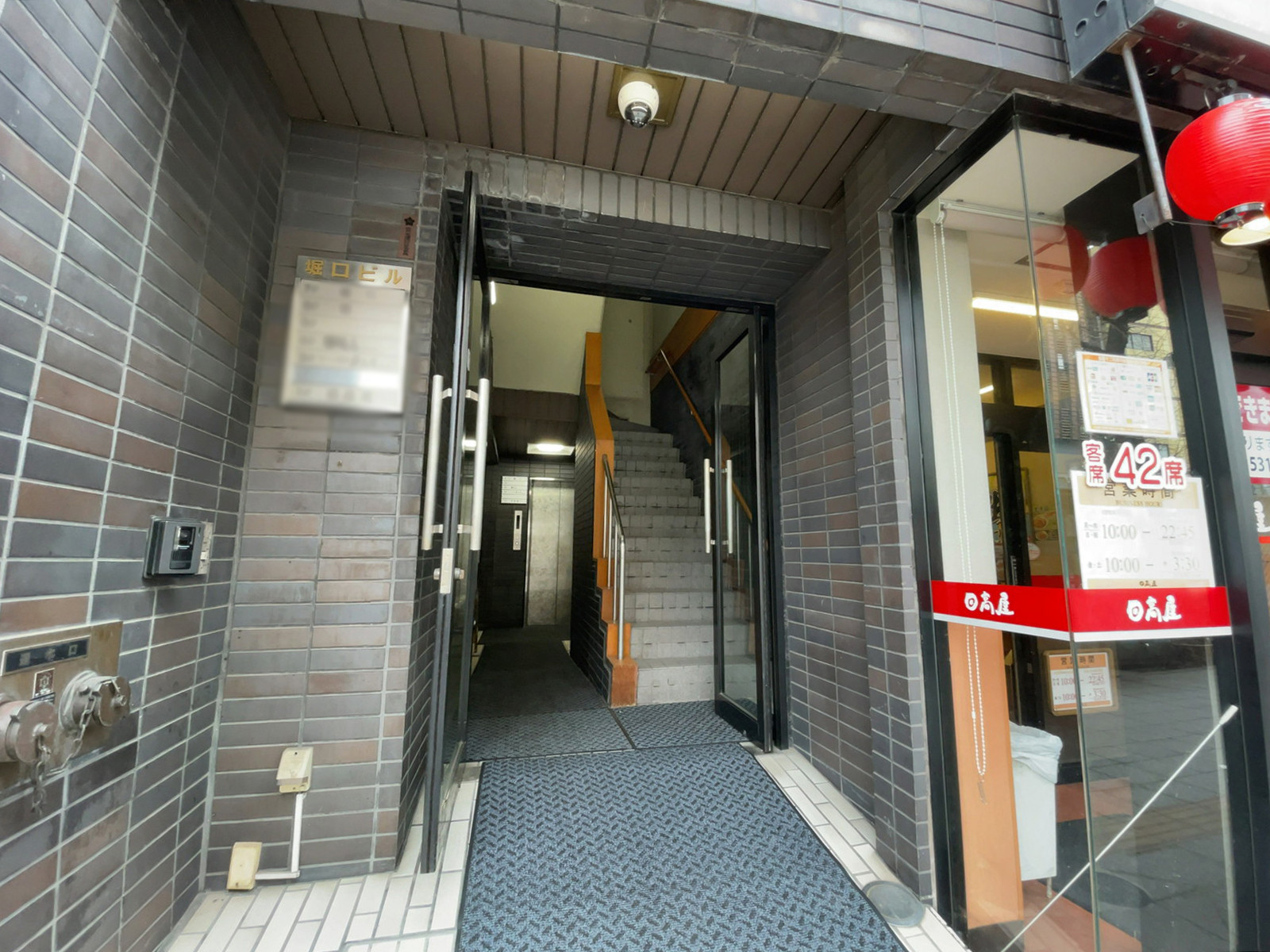 オフィスビル出入口