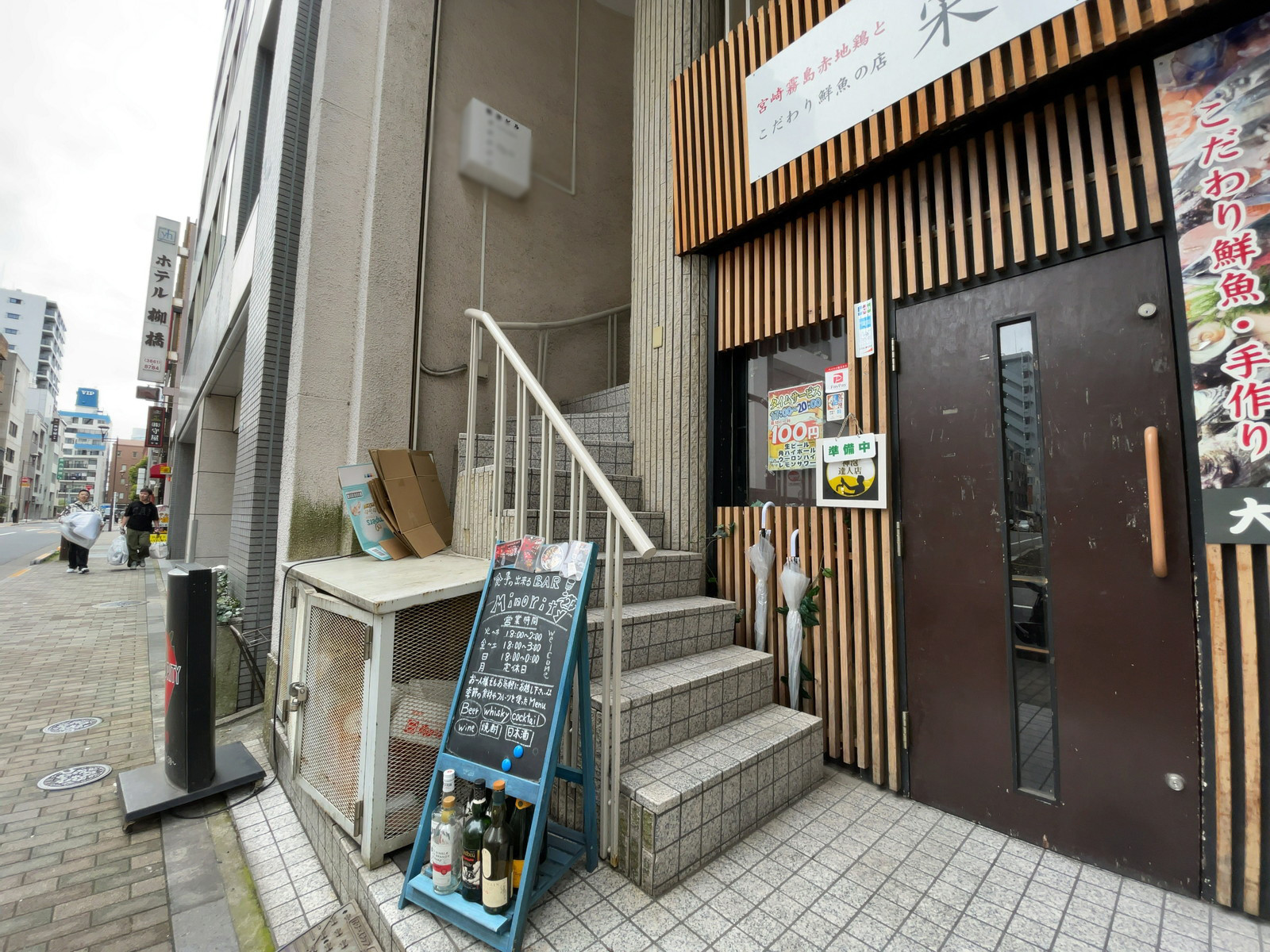 オフィスビル出入口