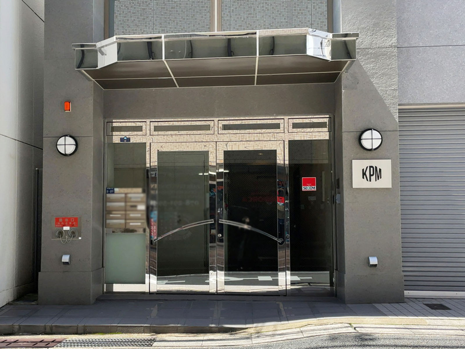 オフィスビル出入口