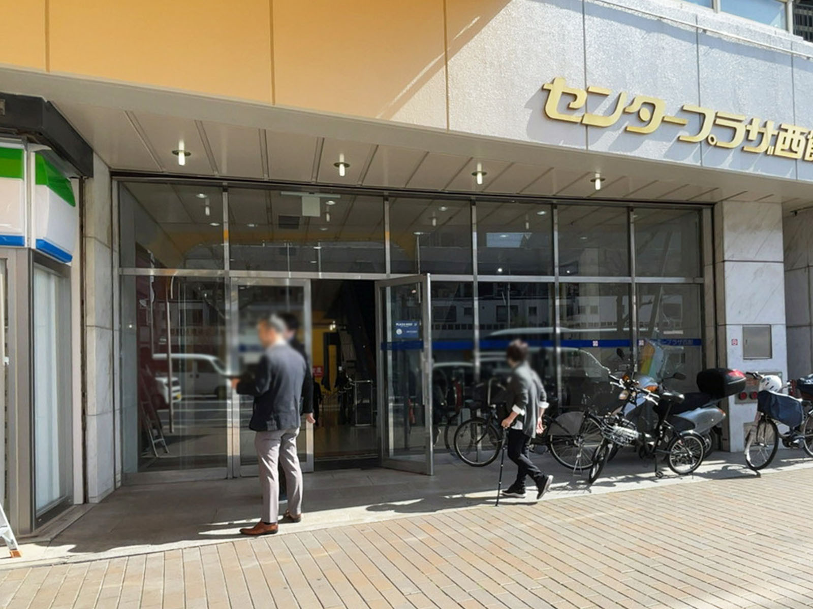 オフィスビル出入口