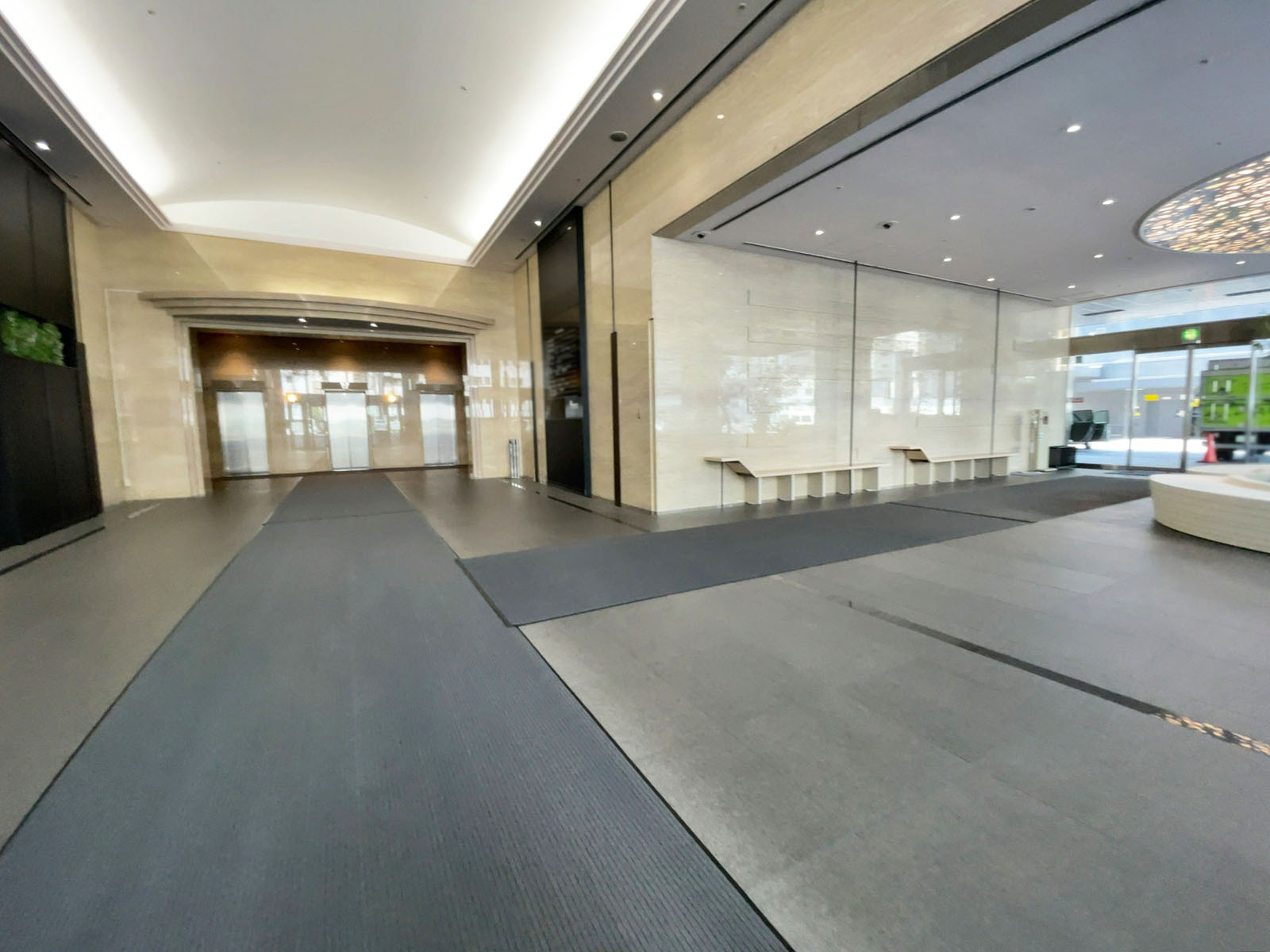 エントランスホール
