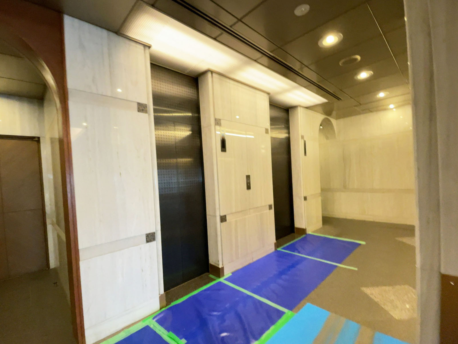 エレベーター（2基）