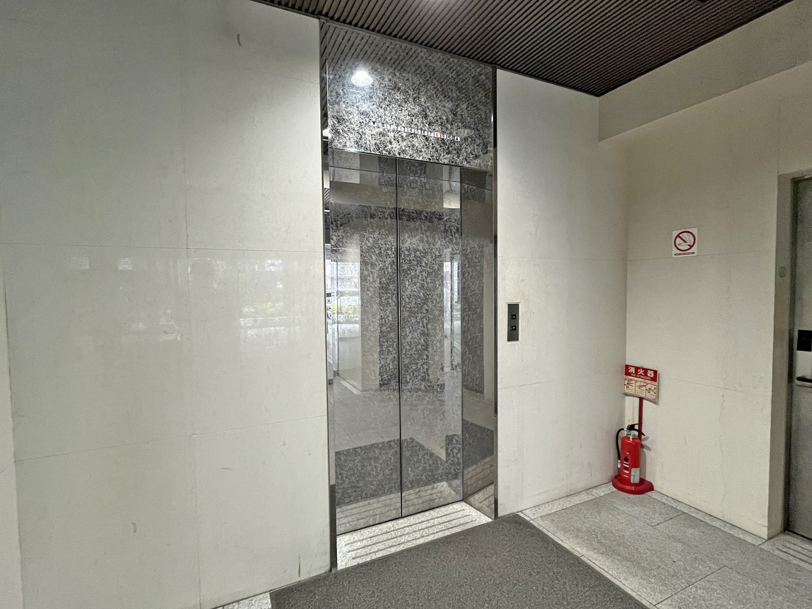 エレベーター(1基)