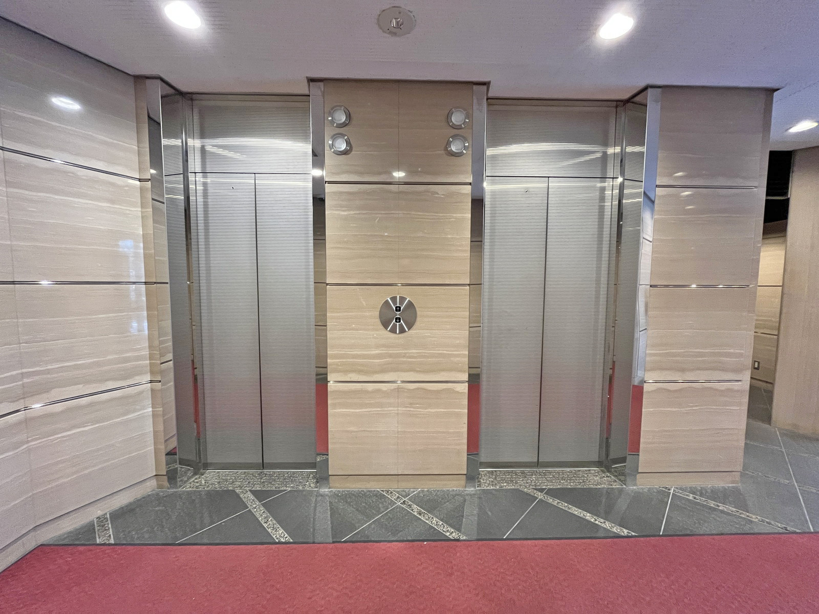 エレベーター(2基)
