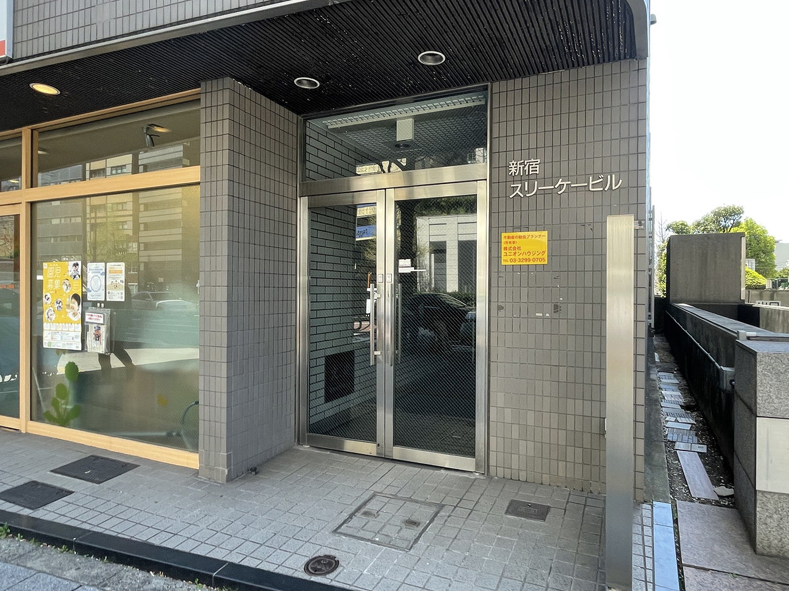 オフィスビル出入口