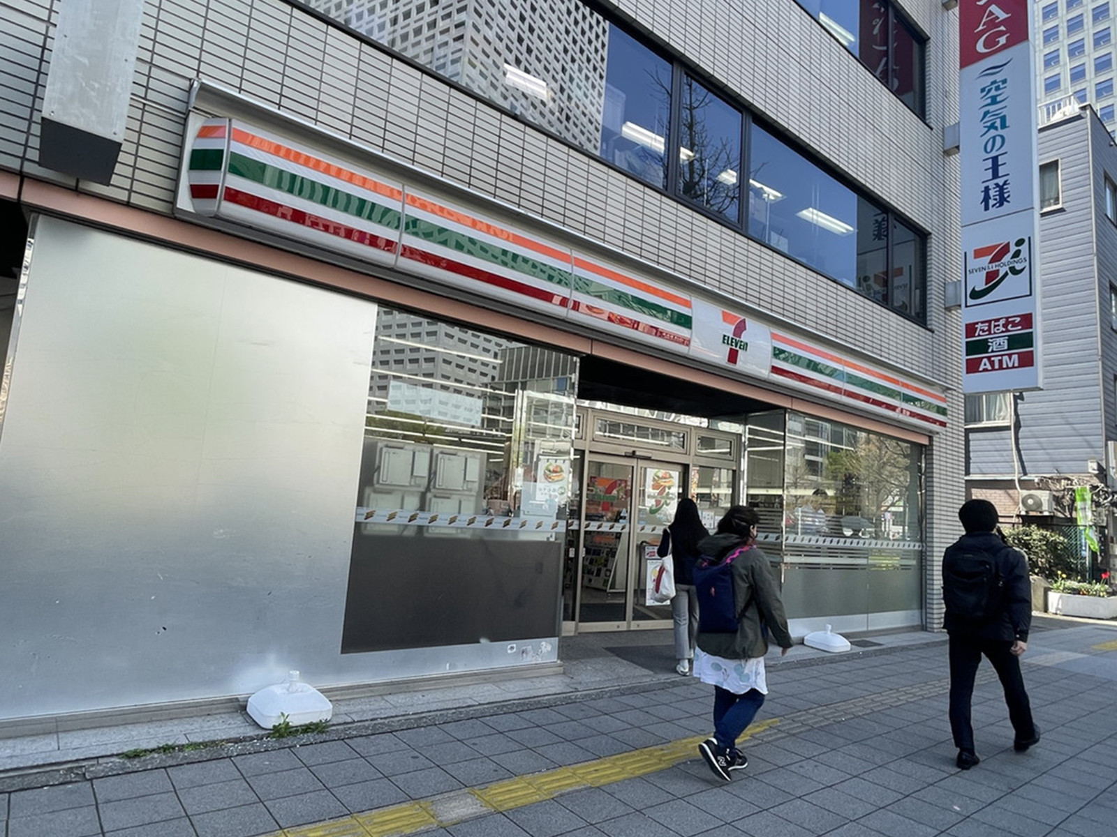 1階のセブンイレブン西新宿甲州街道店